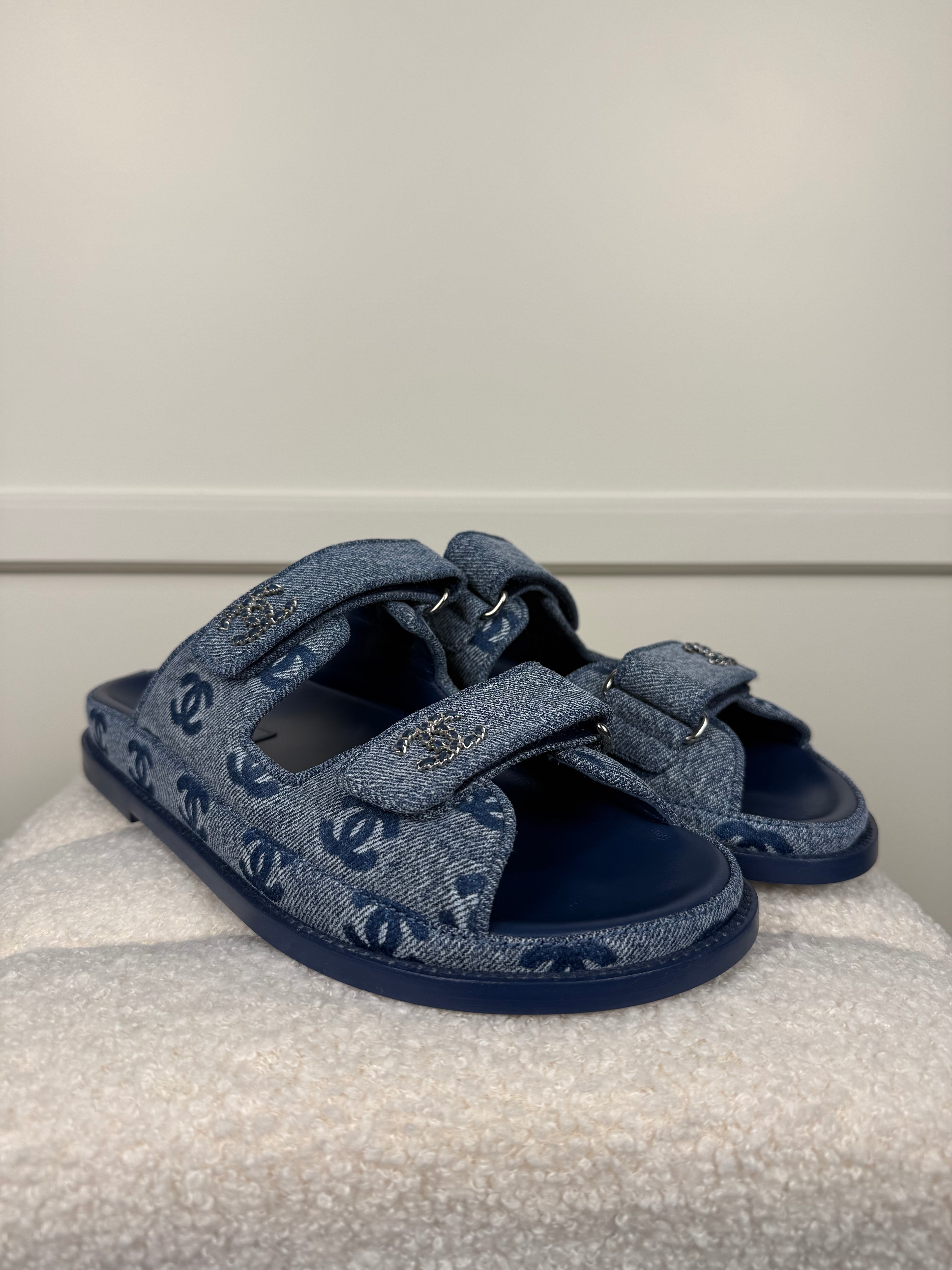 Chanel Denim Sandalen – Hellblau – Gr. 38.5
