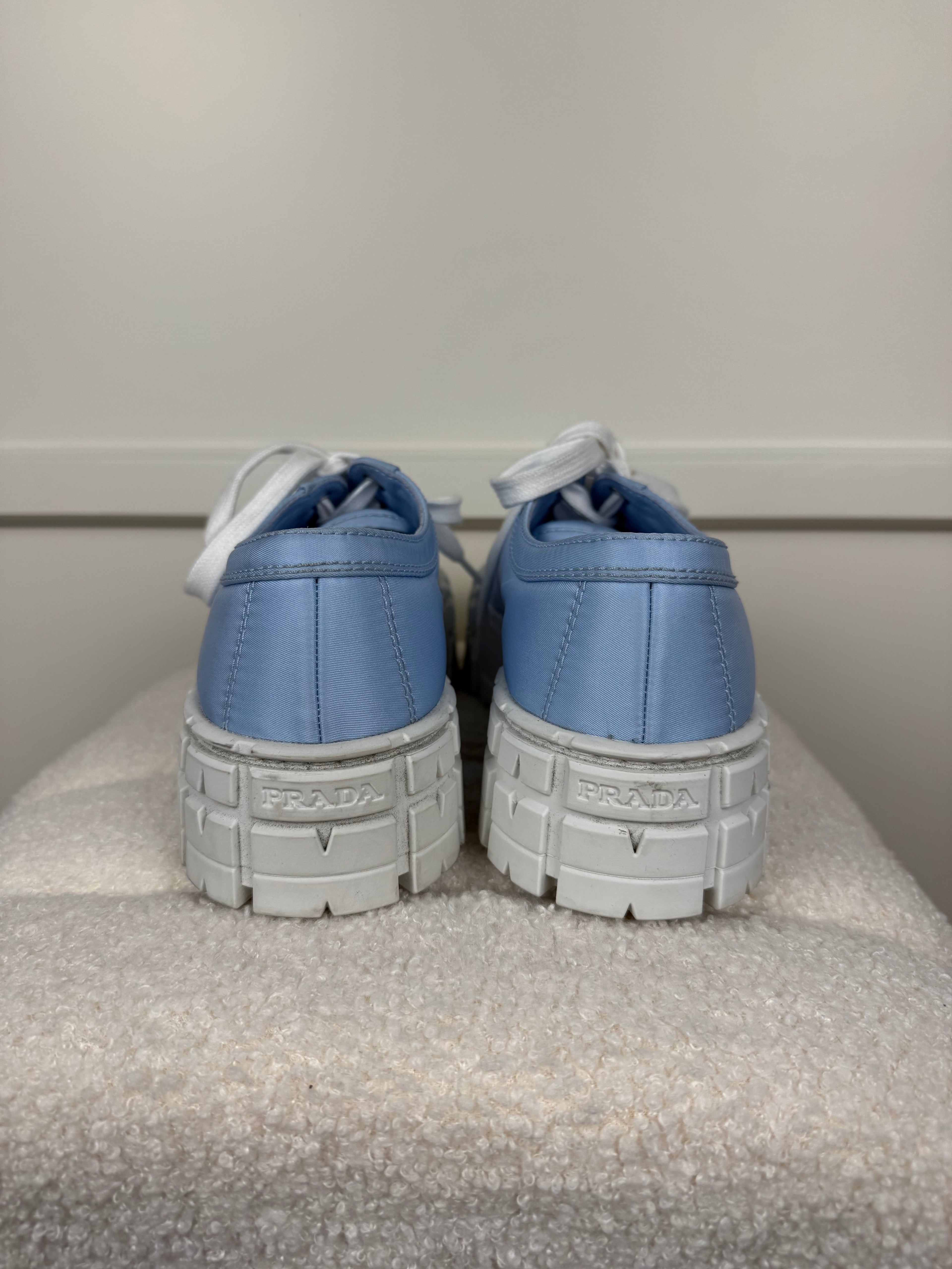 Prada Nylon Sneakers – Hellblau – Gr. 39.5
