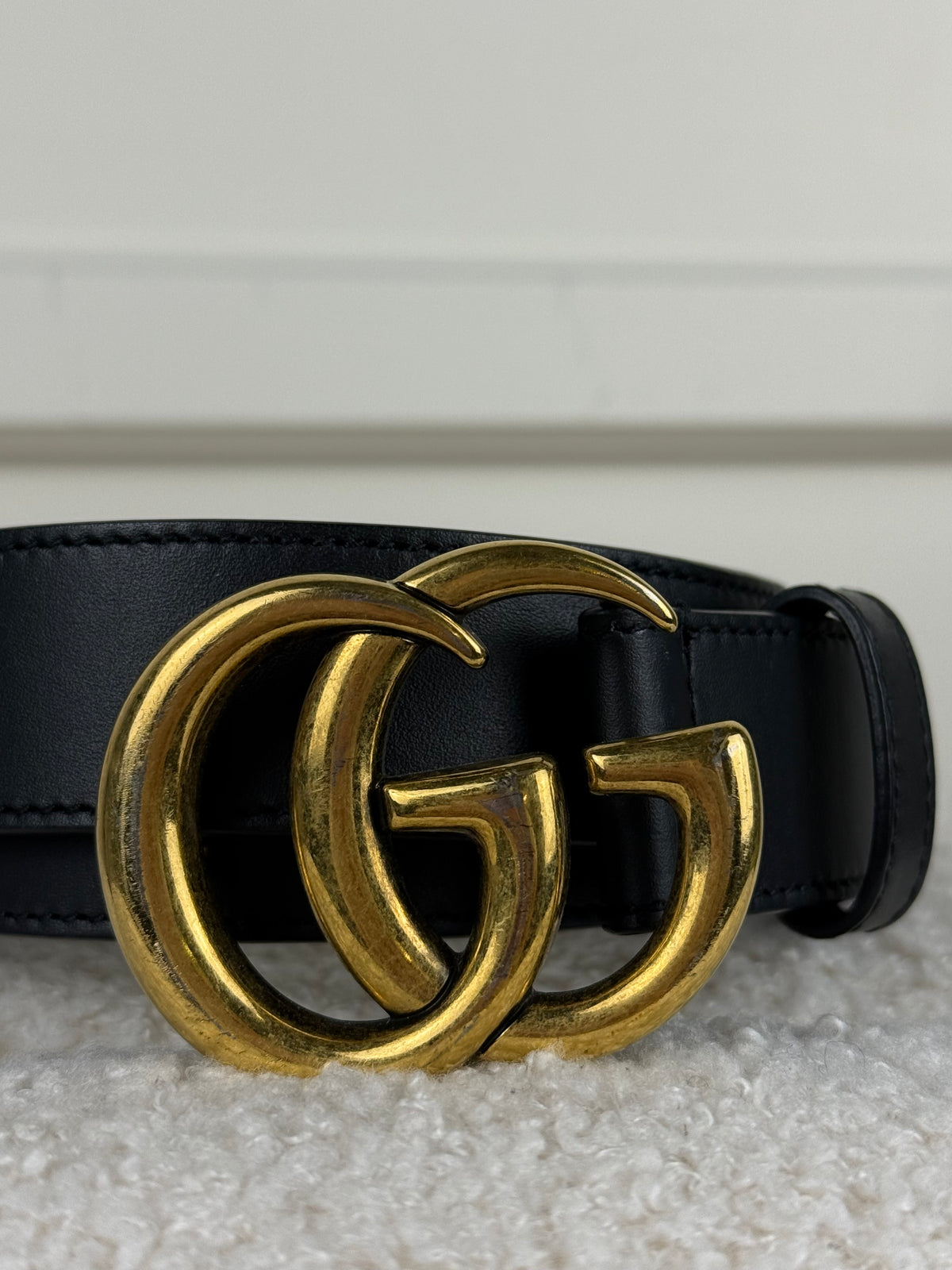 Gucci Gürtel mit GG-Schnalle – Schwarz/Gold – Gr. 80 cm