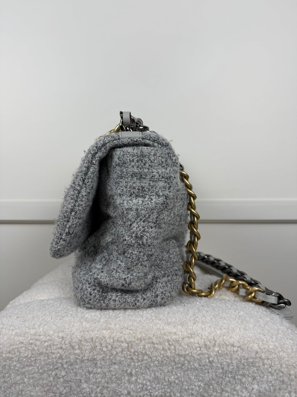 Chanel 19 Large Tweed Tasche – Grau