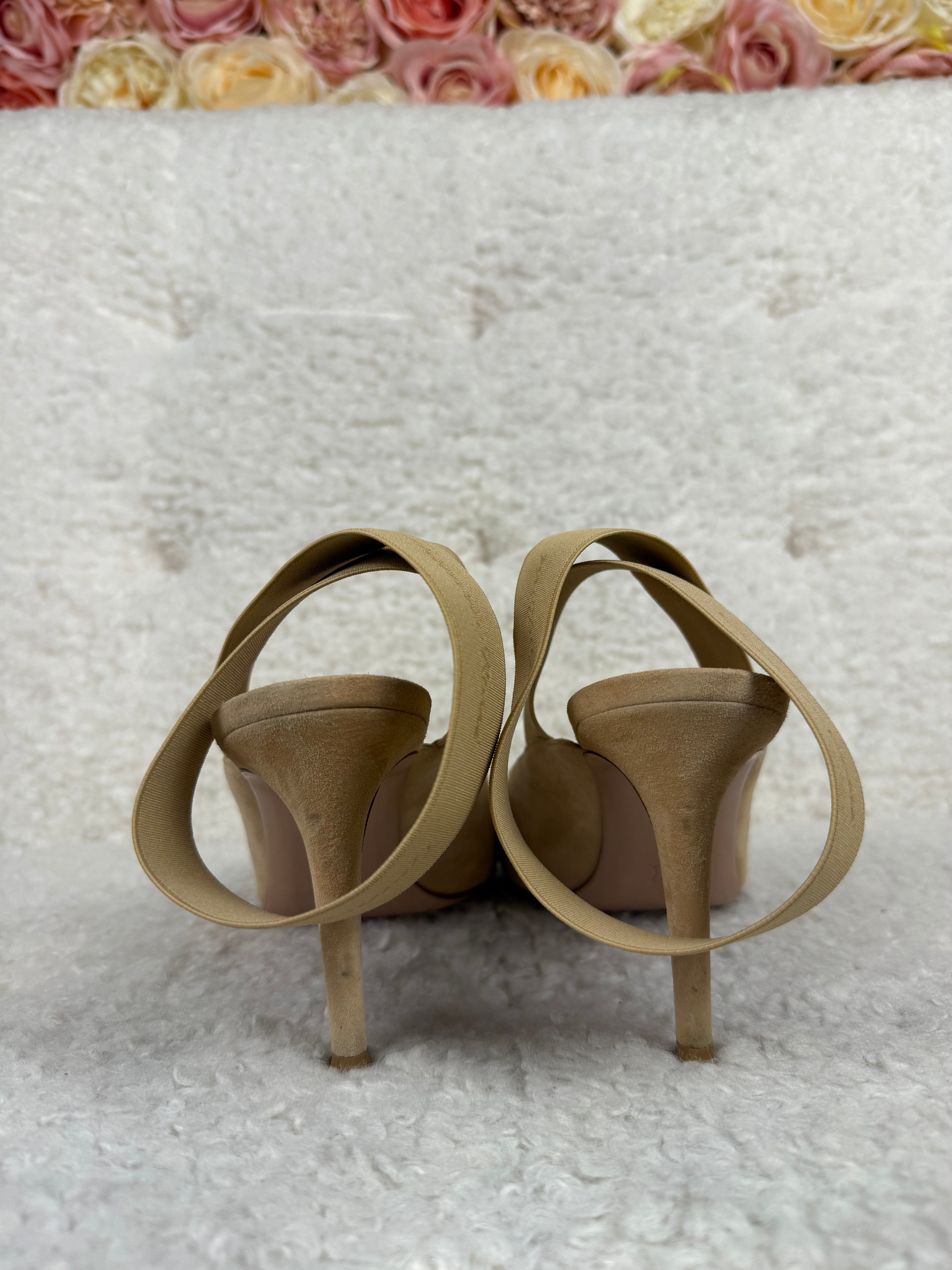 Gianvito Rossi Velour Heels Beige Sz. 38 EU