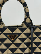 Prada Symbole Small Tote aus Jacquard – Schwarz/Beige