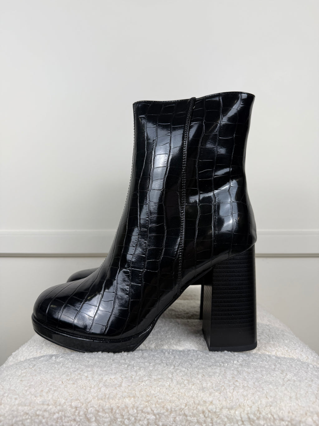 Vero Moda Stiefel aus geprägtem Lack – Schwarz – Gr. 39 EU