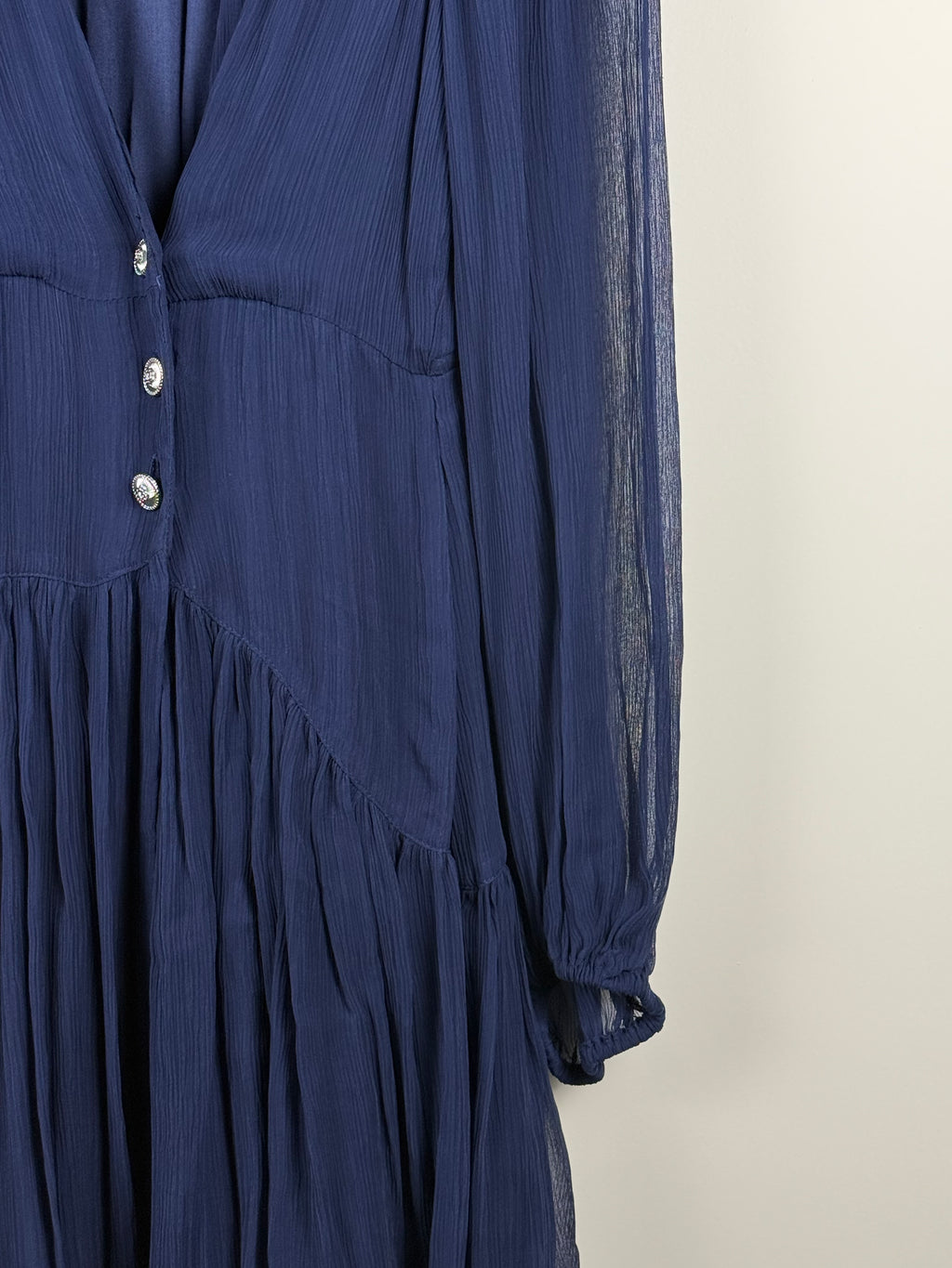 Maje Kleid mit Volants – Dunkelblau – Gr. 36 DE (38 FR)