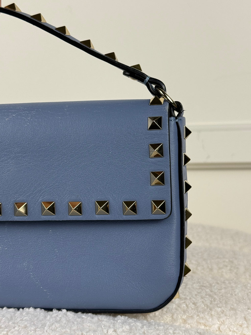 Valentino Rockstud Mini Leather Bag – Blau – Goldfarbene Nieten