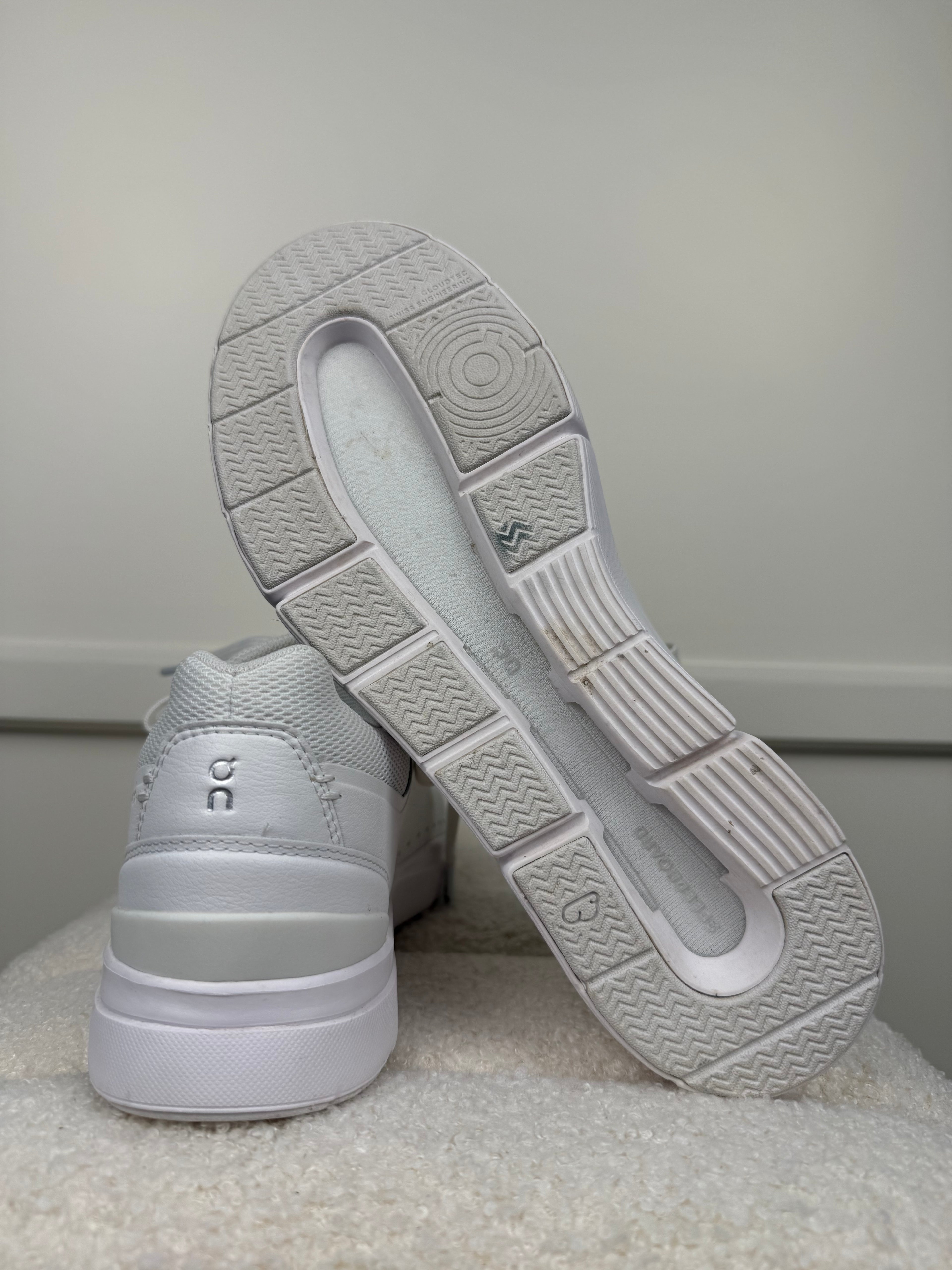 On "The Roger" Sneaker all White Sz. 40 EU