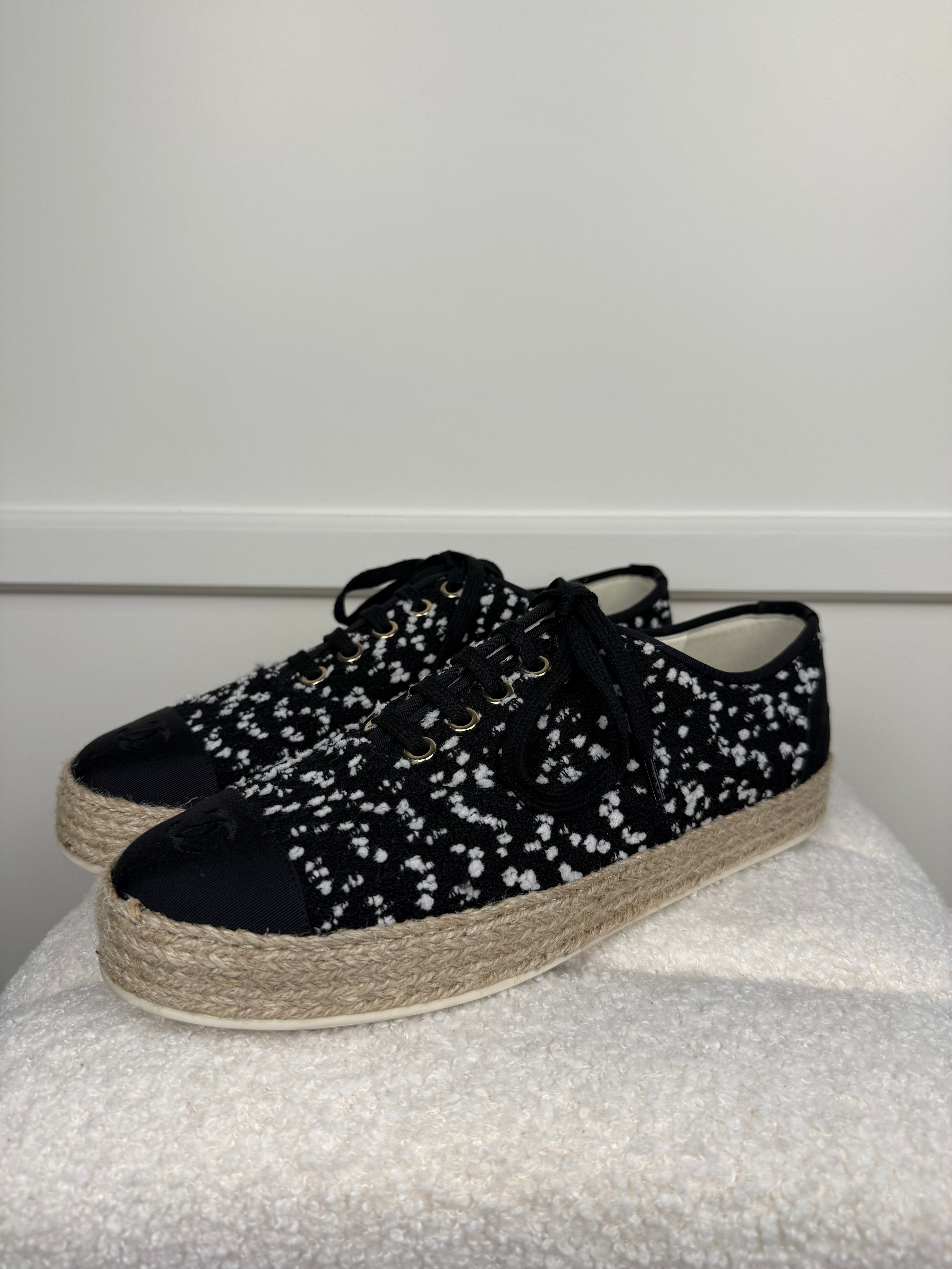 Chanel Lace Up Tweed Espadrilles Black White Sz. 40 EU