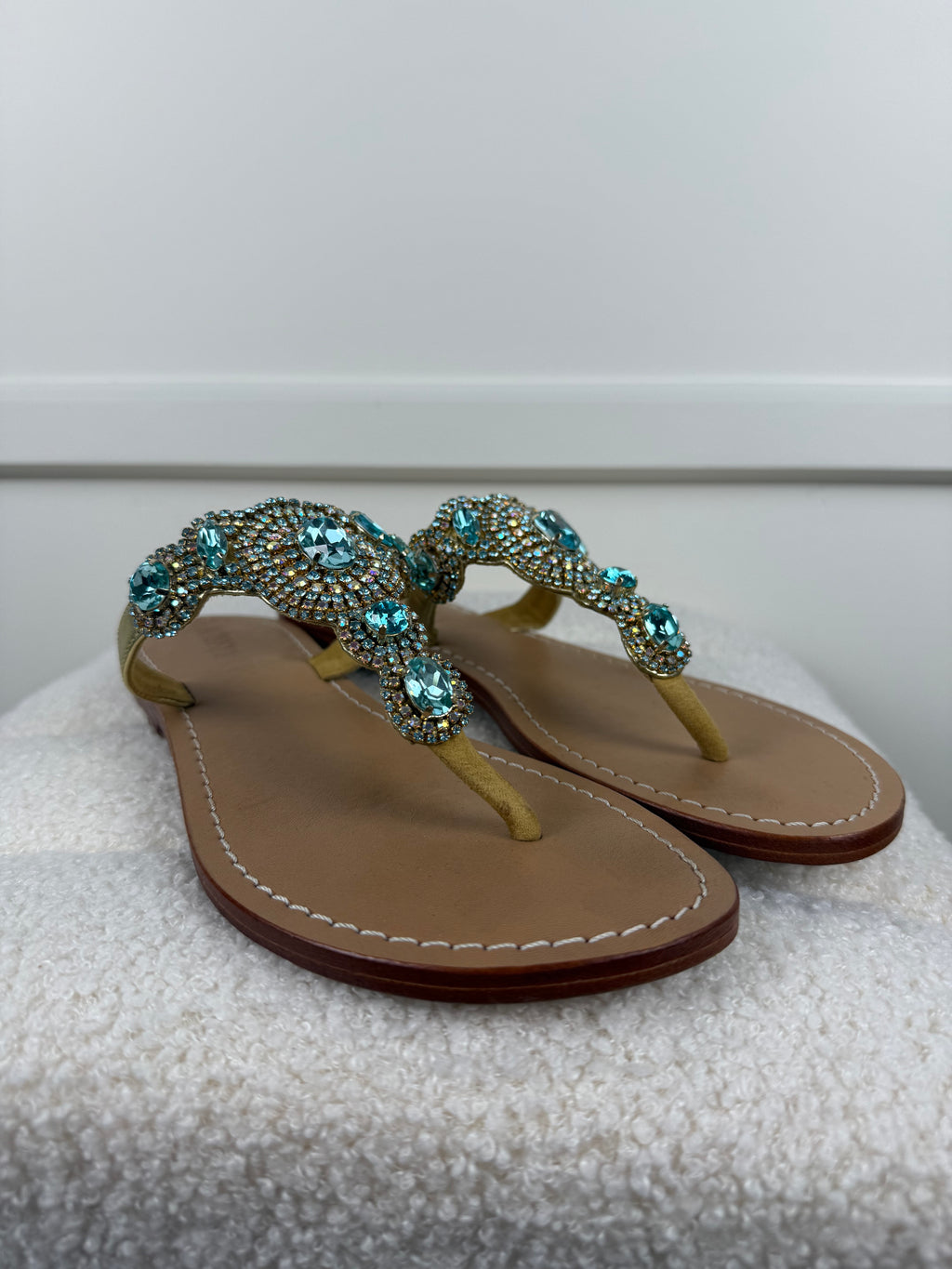 Mystique Sandalen mit Kristallverzierung – Türkis – Gr. 37 EU (US 6)