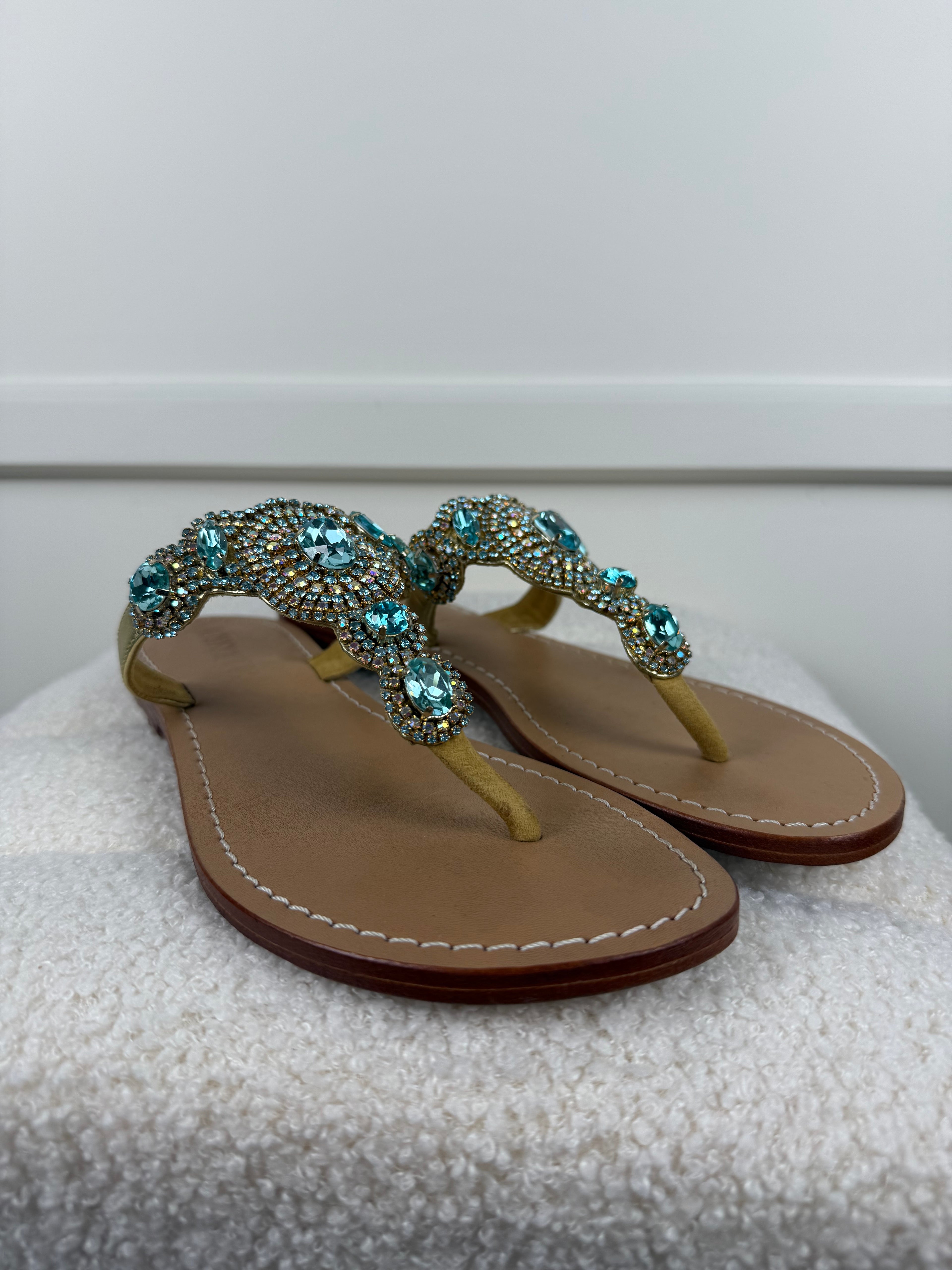 Mystique Sandalen mit Kristallverzierung – Türkis – Gr. 37 EU (US 6)