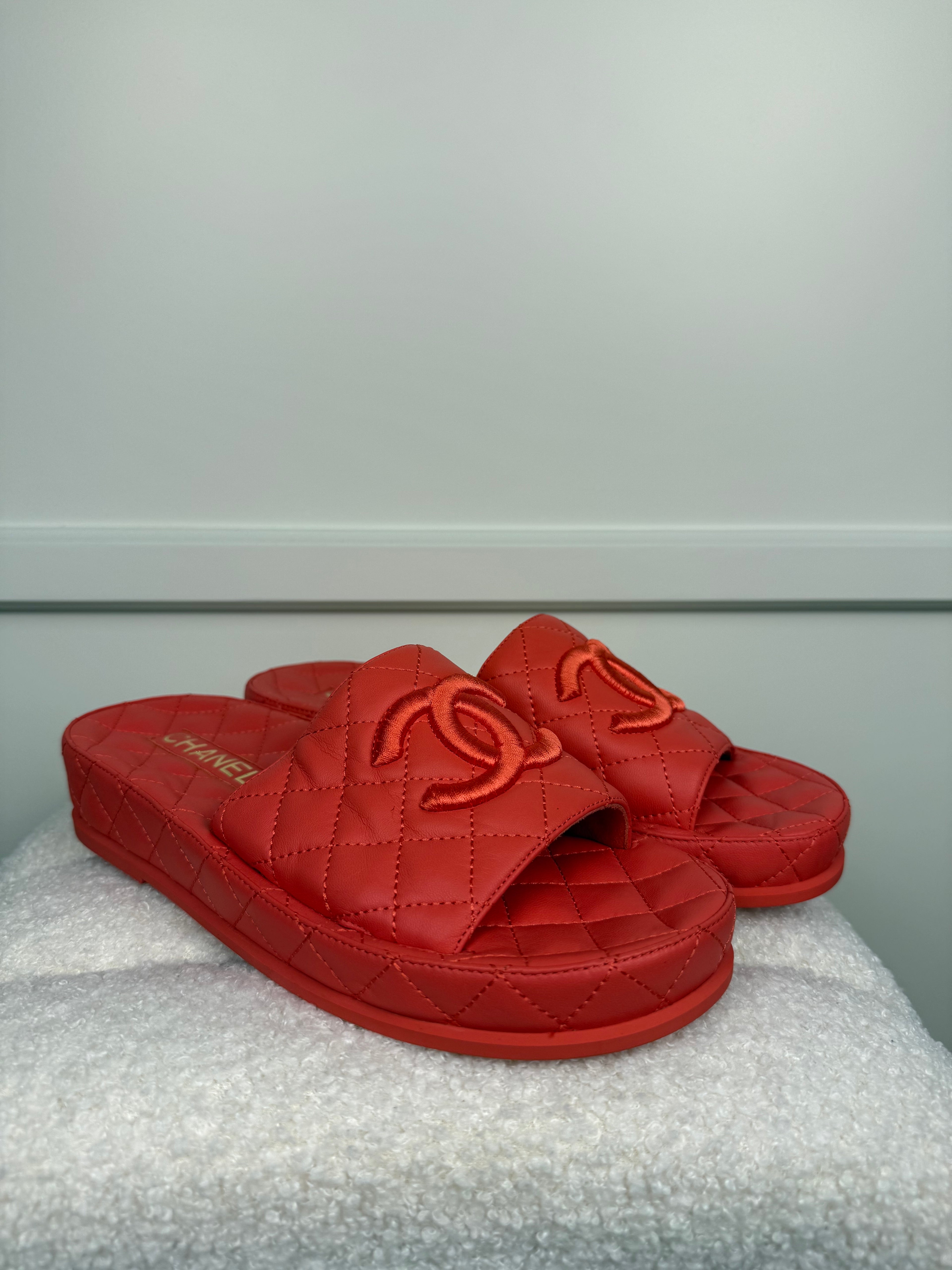 Chanel CC Logo Slides Orange Sz. 38 EU