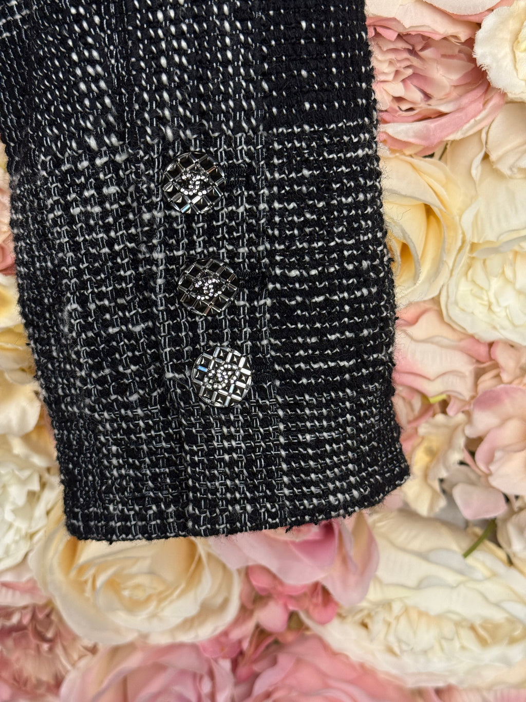 Chanel 22A Tweed Jacket Grey Sz. 38 DE (40 FR)