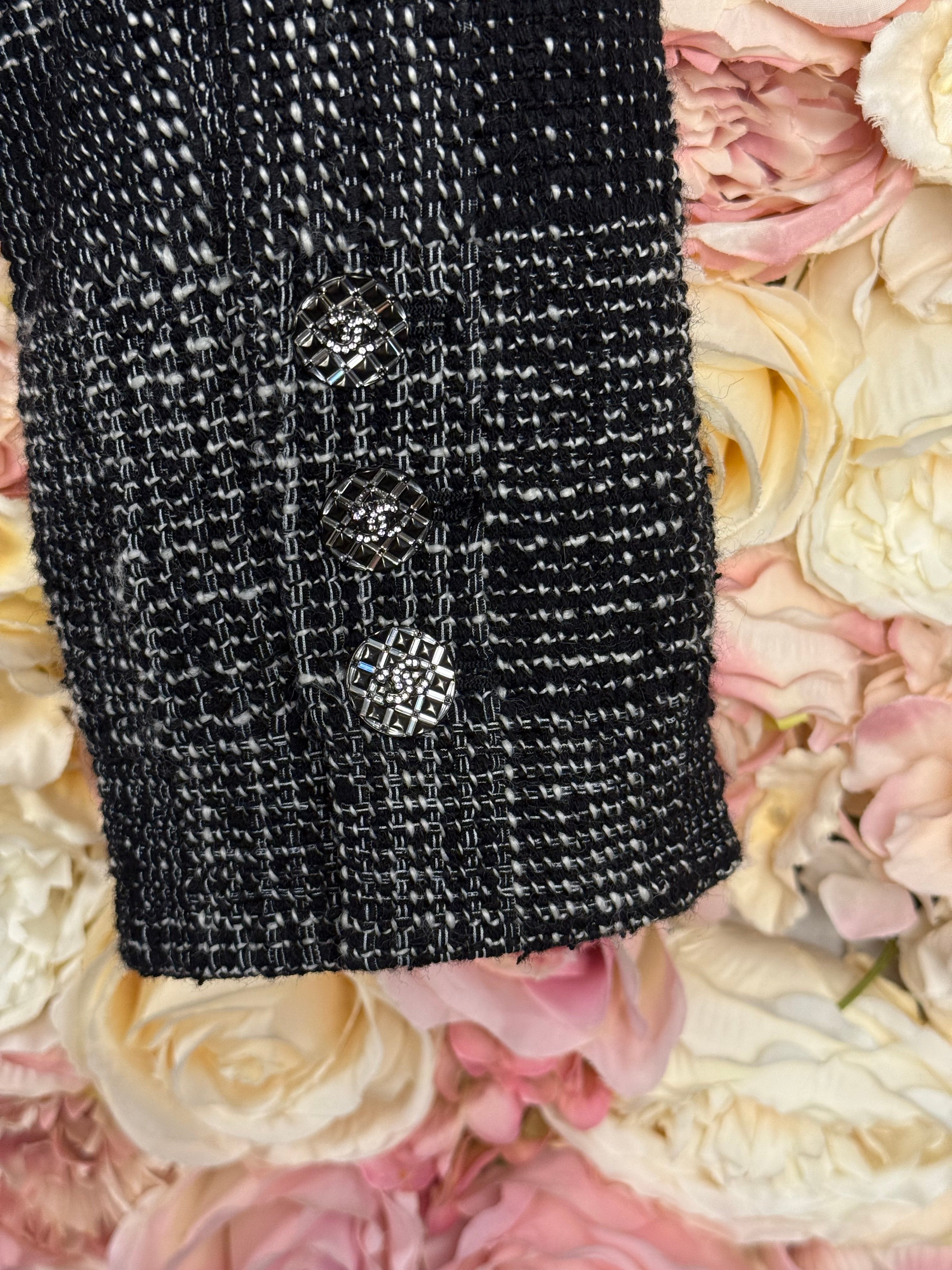 Chanel 22A Tweed Jacket Grey Sz. 38 DE (40 FR)