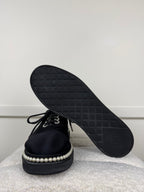 Chanel Lace-Up Schuhe mit Perlen – Schwarz – Gr. 39.5 EU