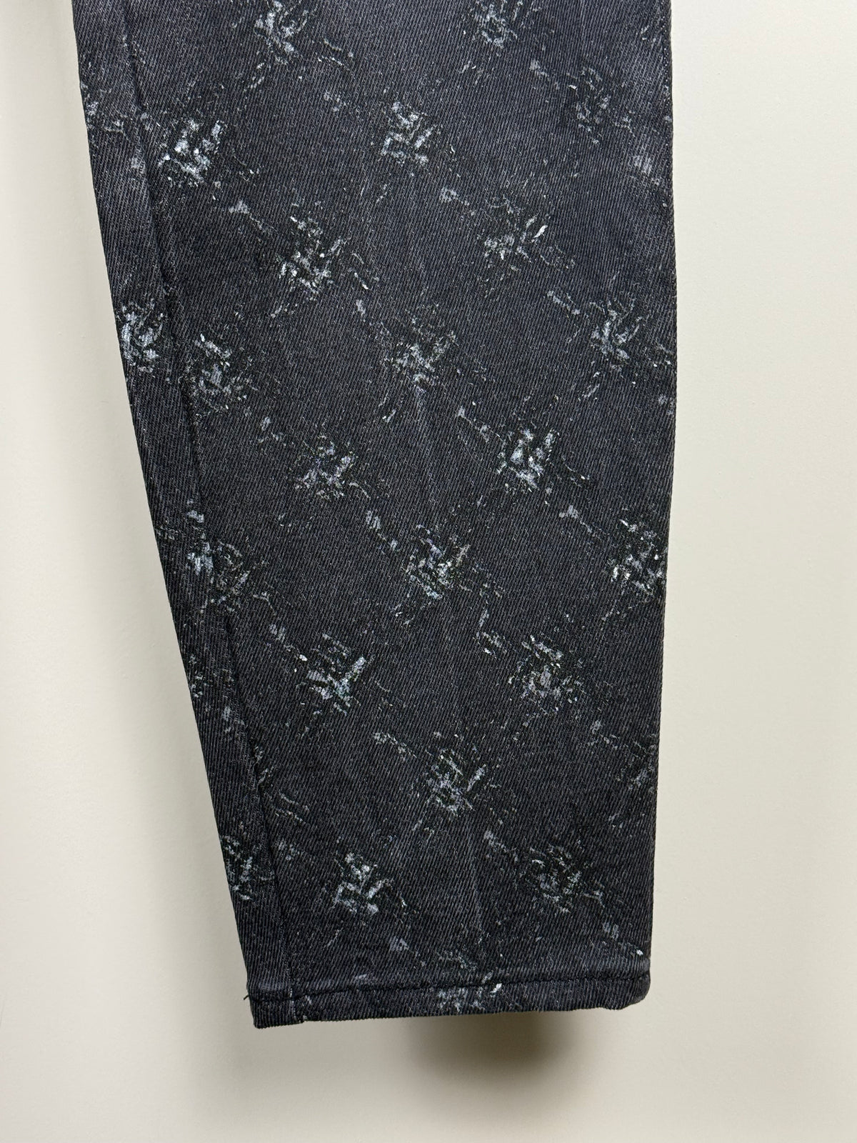 Chanel Pre-Fall 2023 Métiers d'Art Runway Jeans Grey Sz. 42 DE (44 FR)