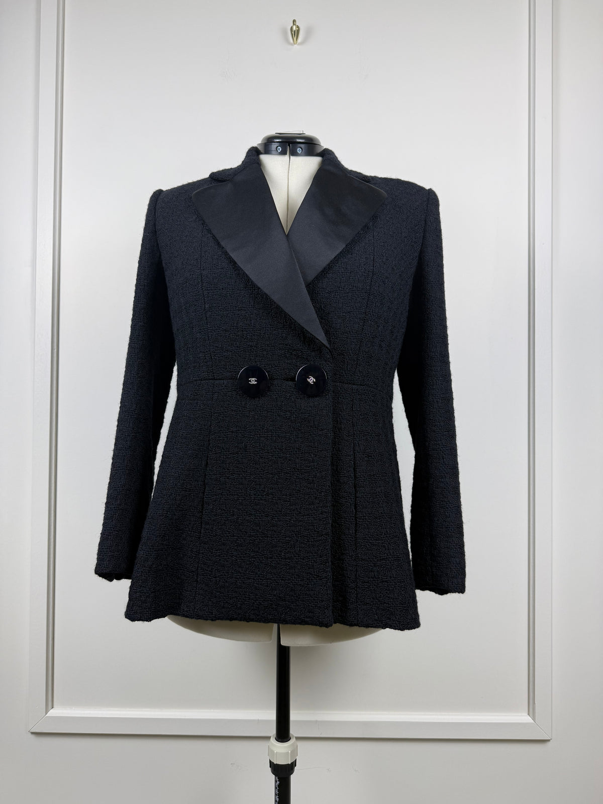 Chanel Tweed Smoking-Blazer – Schwarz – vermutlich Pre-Fall 2017 – Gr. 44 DE (46 FR)