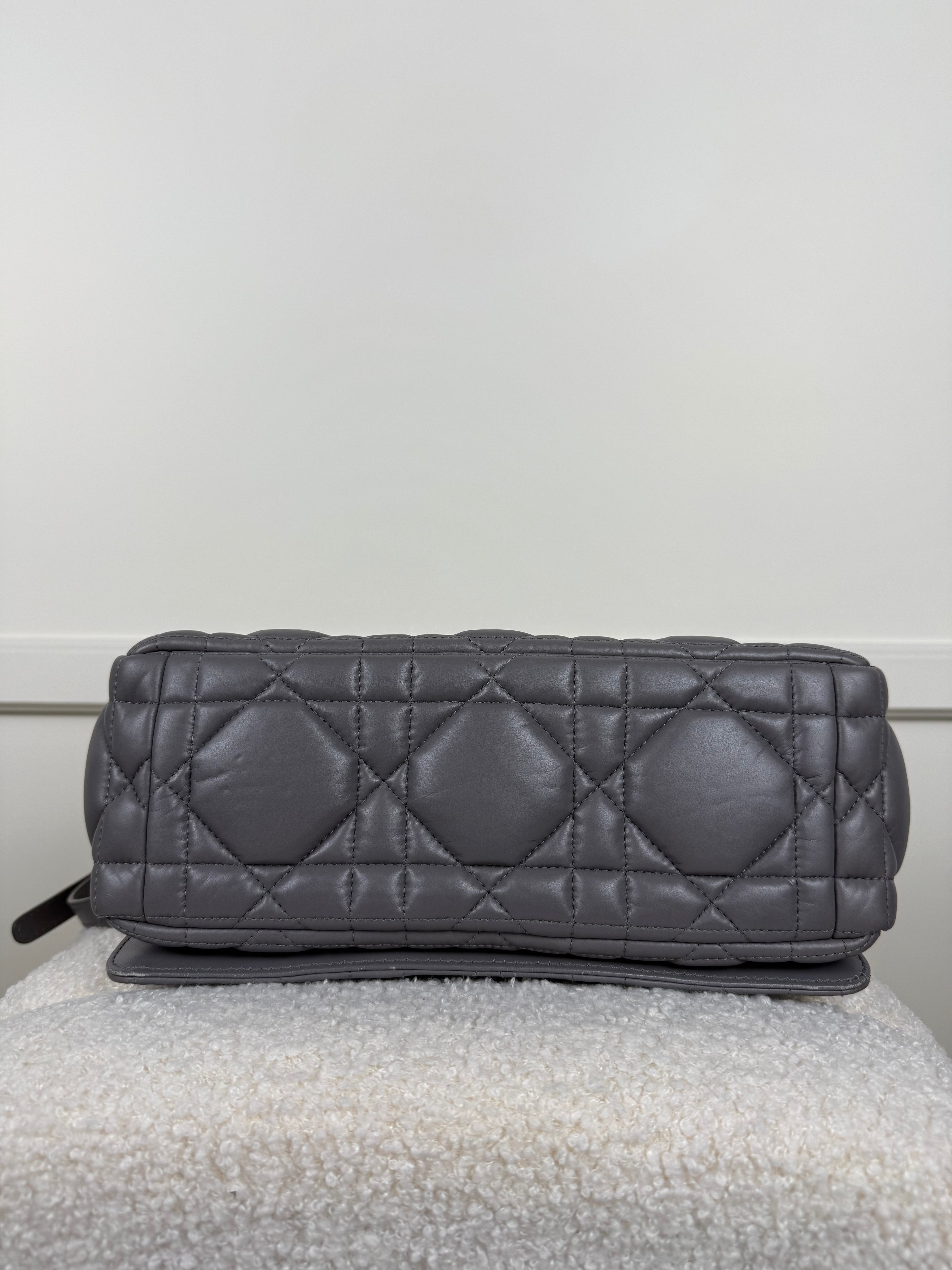 Dior Caro Tasche Medium – Grau