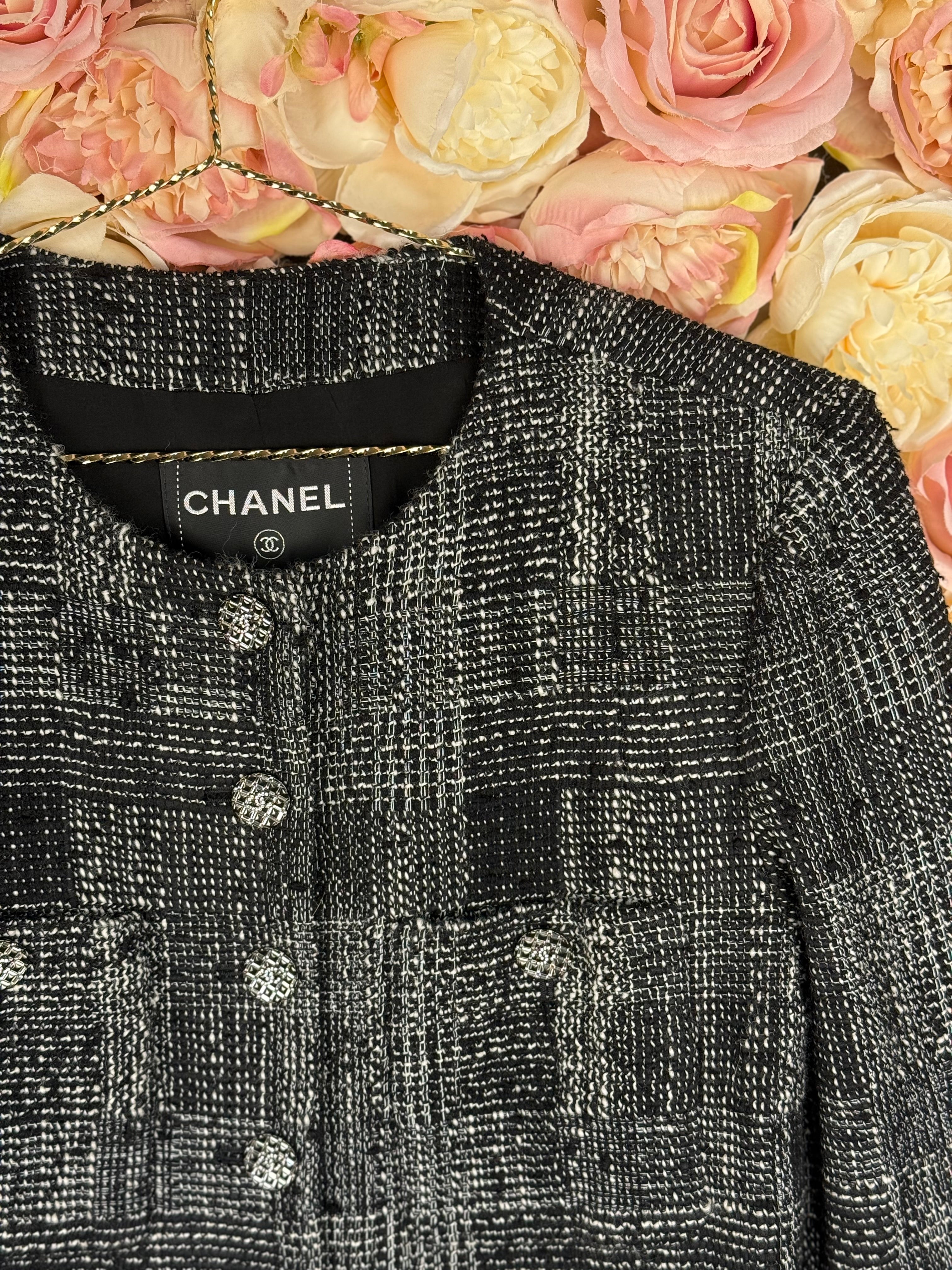 Chanel 22A Tweed Jacket Grey Sz. 38 DE (40 FR)