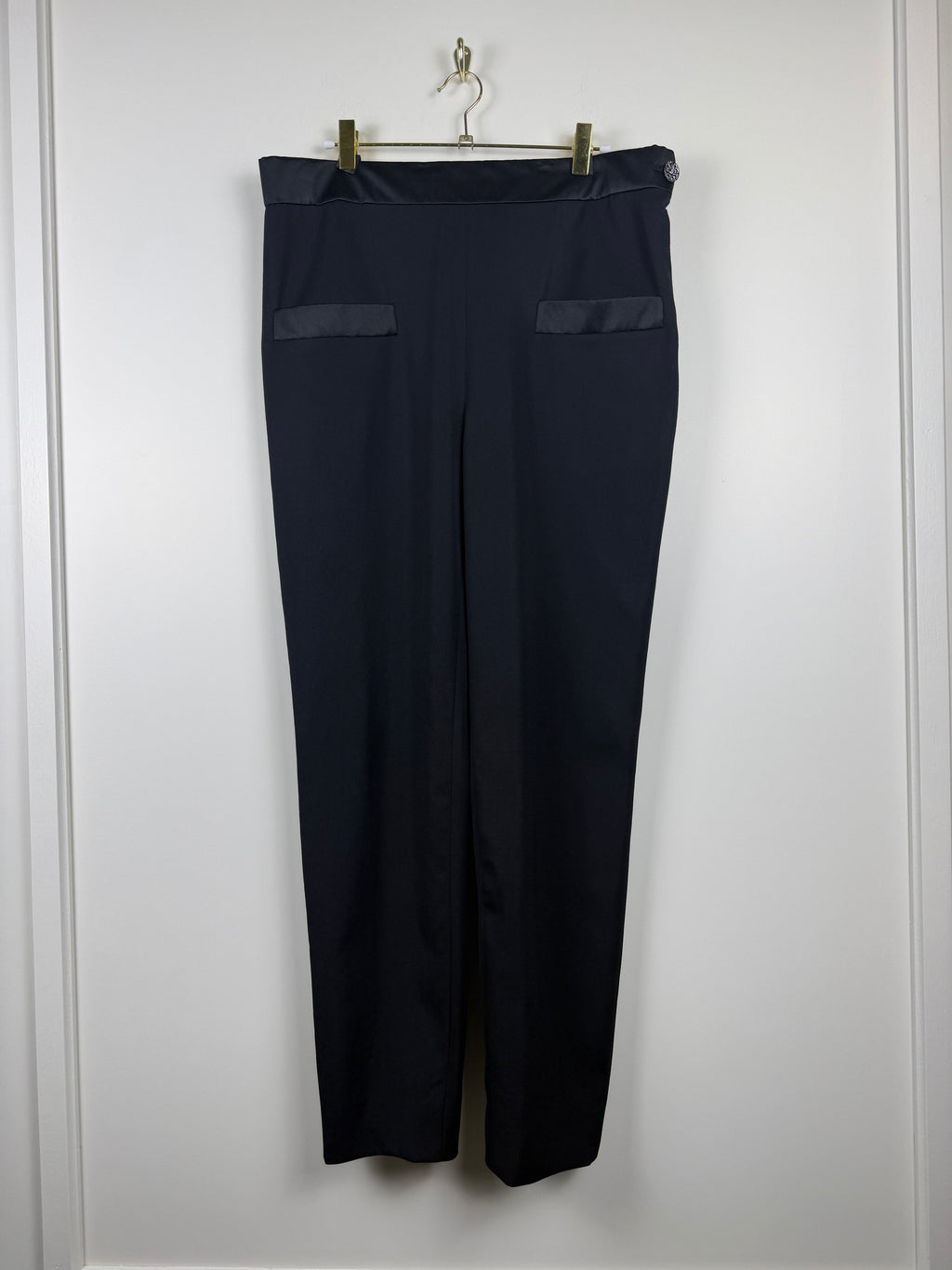 Chanel 2022 Black Pants with Satin Detail Size 44 DE