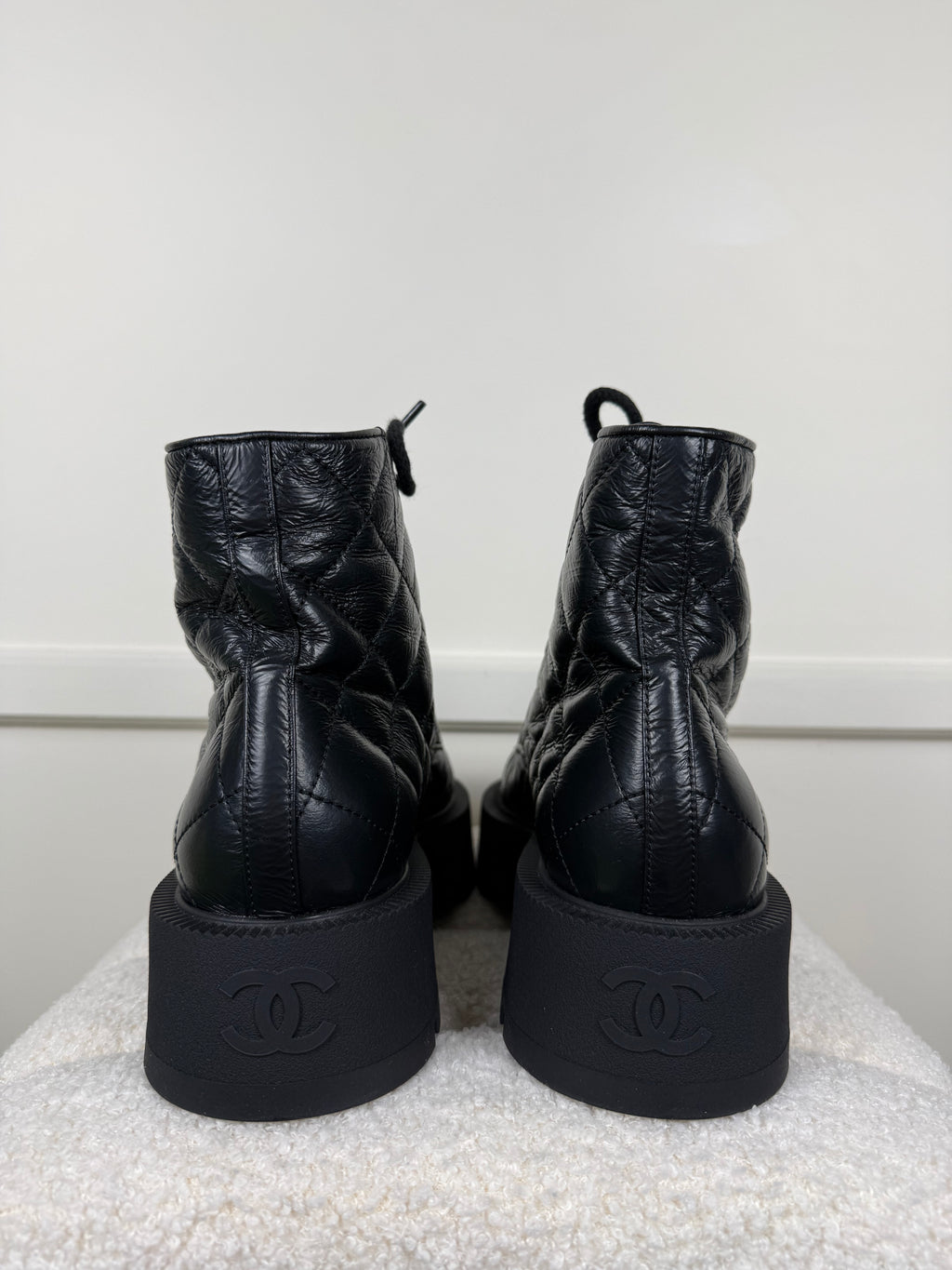 Chanel Interlocking CC Logo Combat Boots – Schwarz – Gr. 39.5 EU