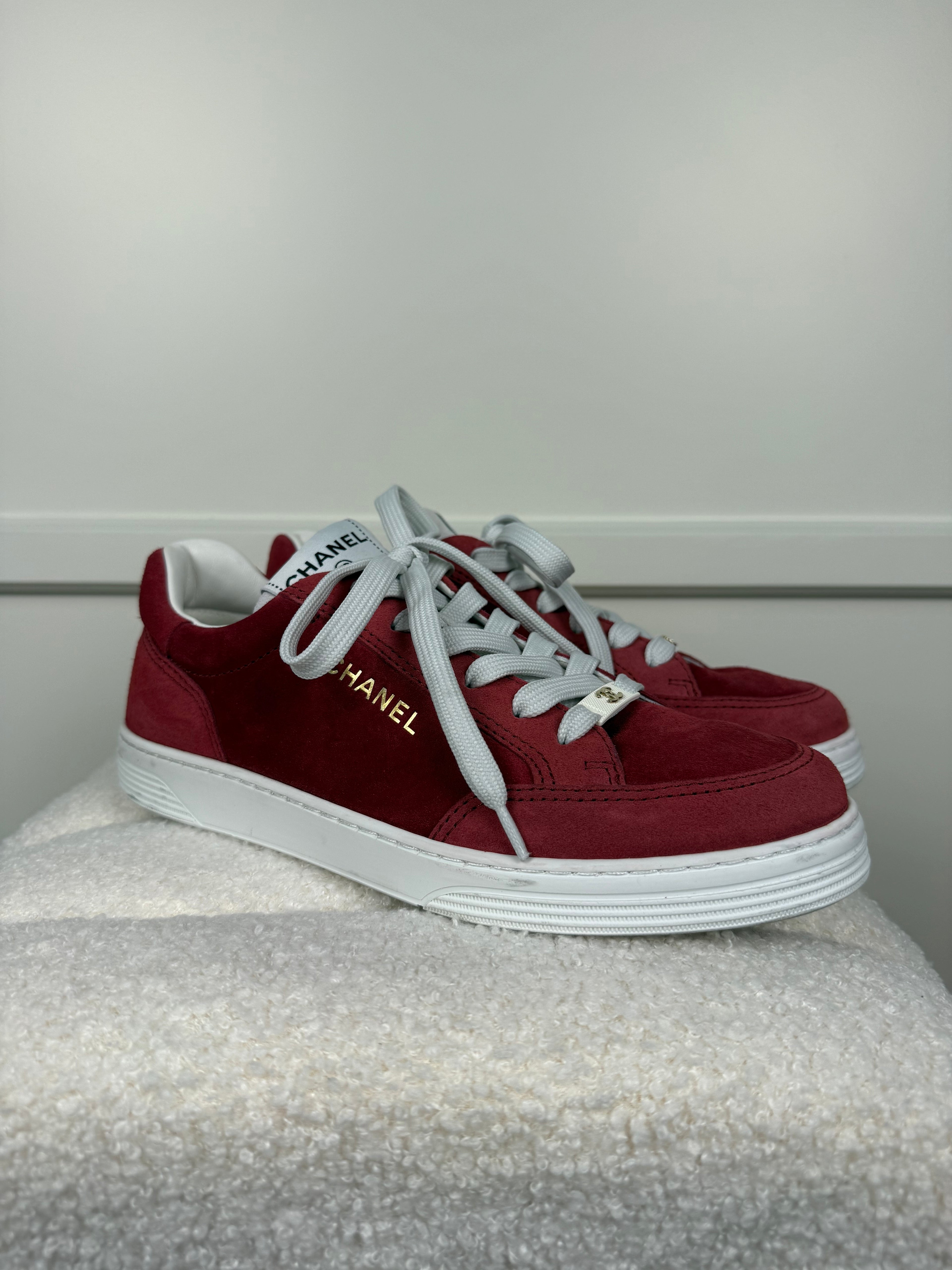 Chanel Veloursleder Sneakers – Rot – Gr. 39.5