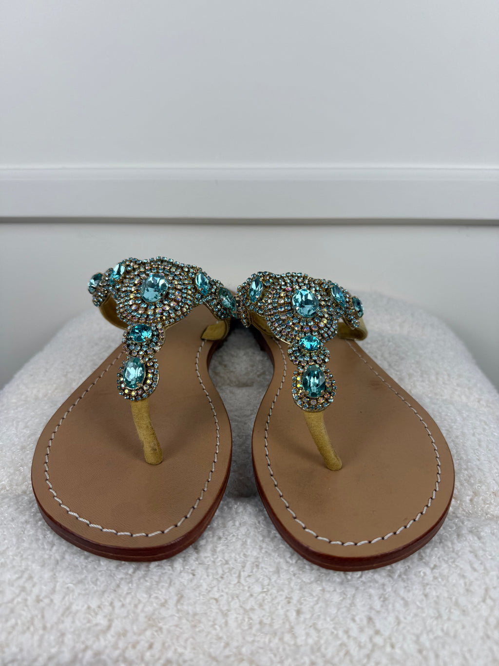 Mystique Sandalen mit Kristallverzierung – Türkis – Gr. 37 EU (US 6)