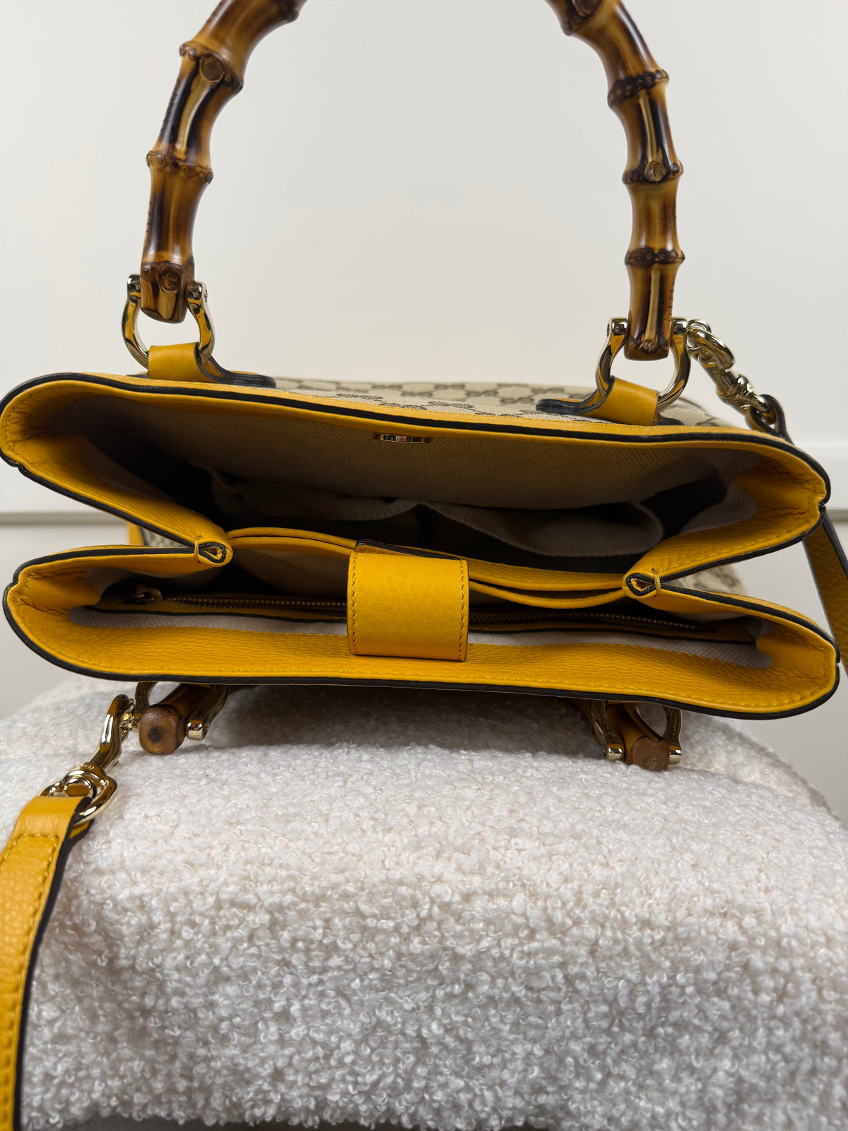 Gucci Bamboo Diana Satchel-Tasche aus GG Canvas – Gelb