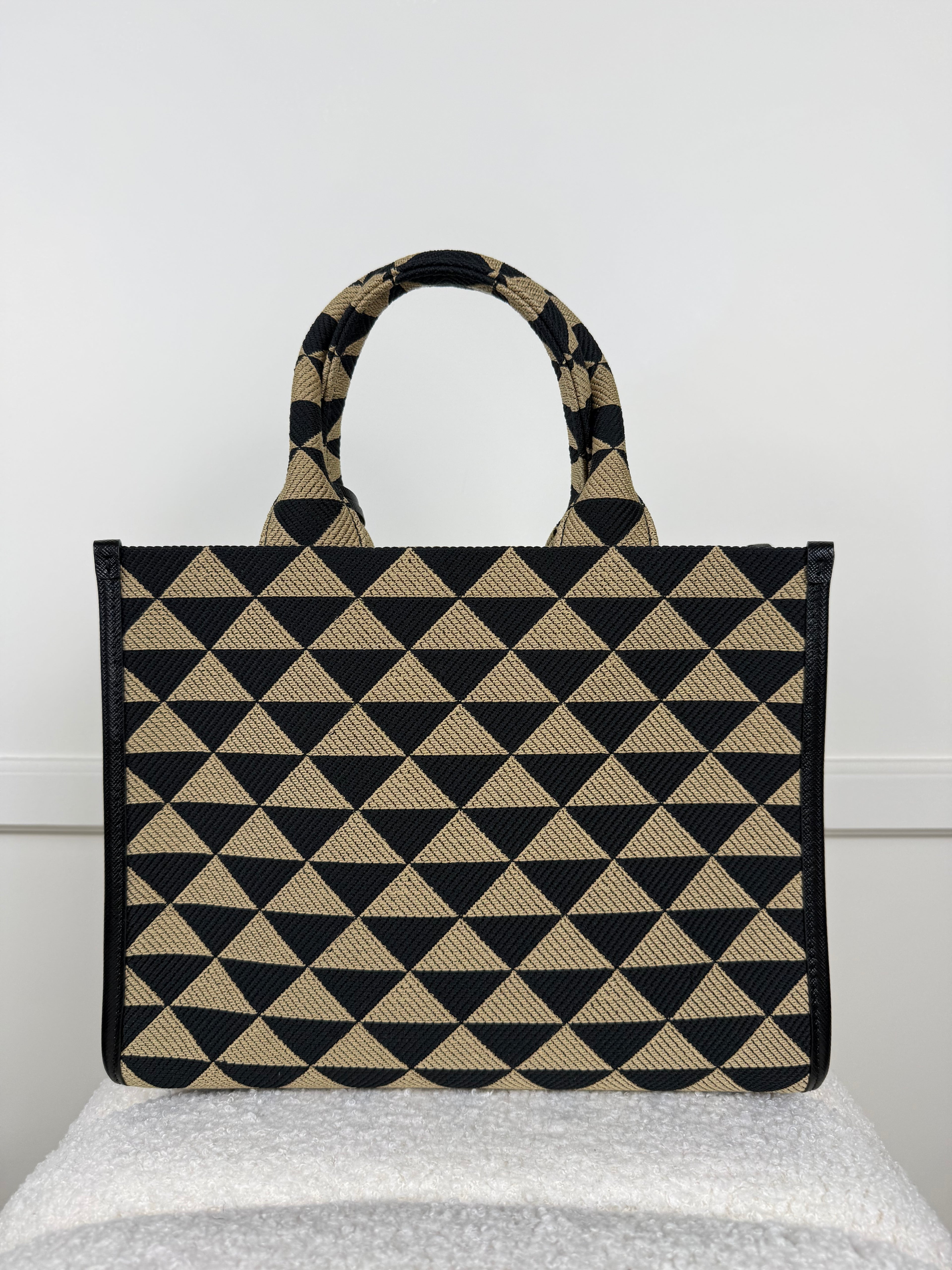 Prada Symbole Small Tote aus Jacquard – Schwarz/Beige