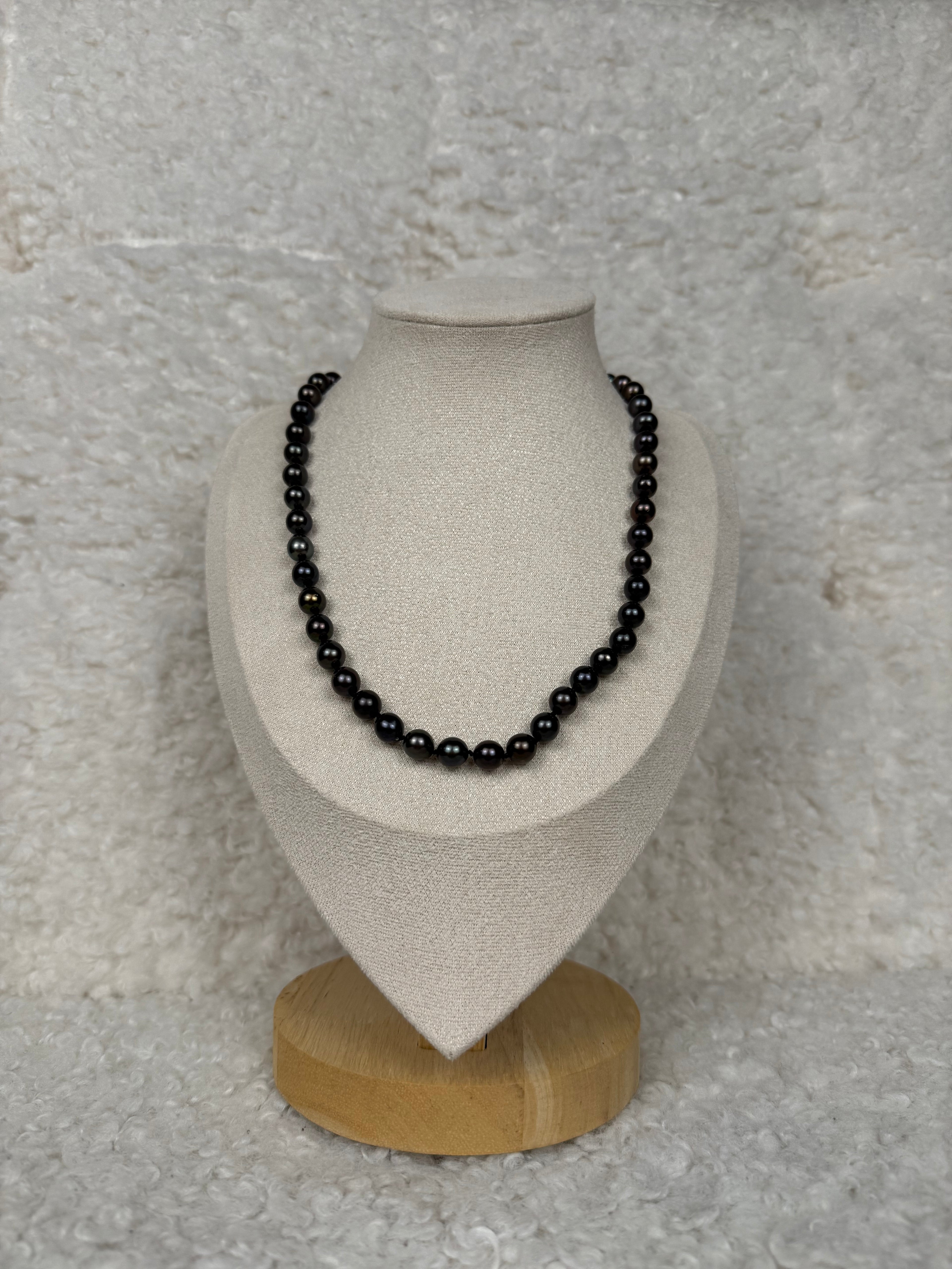 No Name Thin Necklace Freshwater Pearls Dark