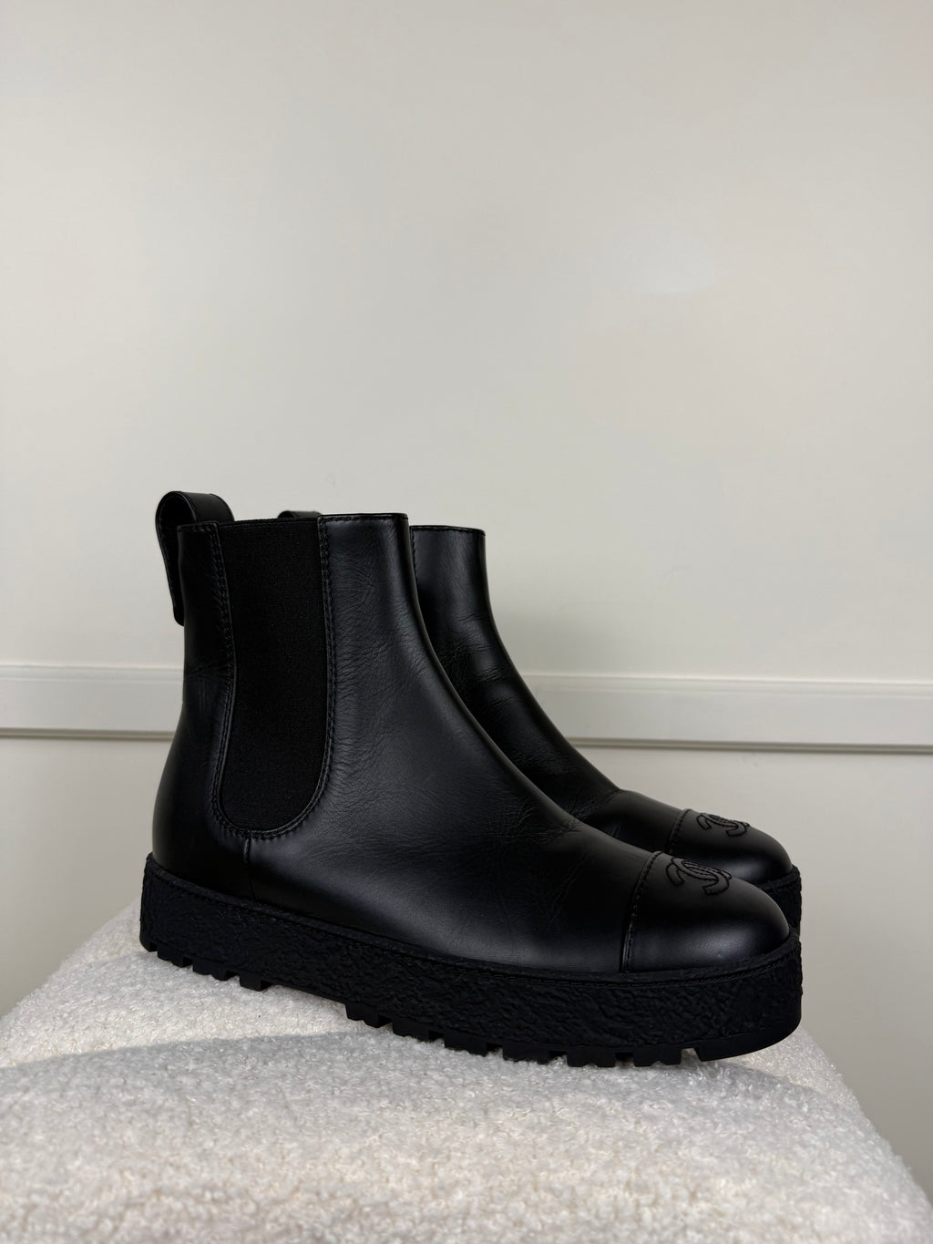 Chanel Chelsea-Stiefel aus Leder – Schwarz – Gr. 40 EU