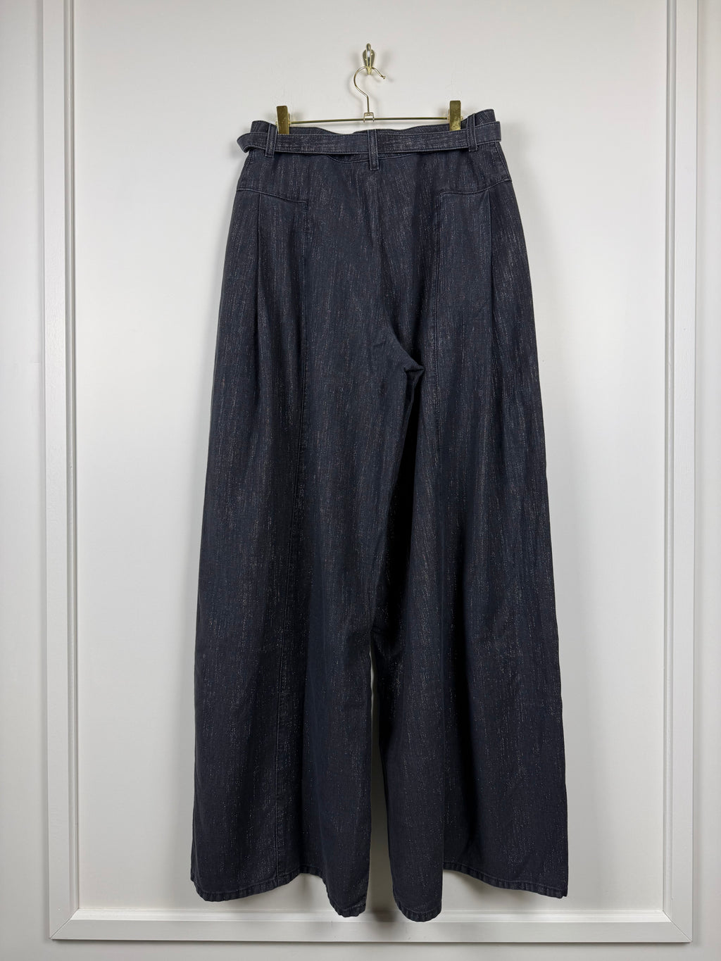 Chanel Jeans mit Glitzerstreifen – Grau – Gr. 38 DE (40 FR)