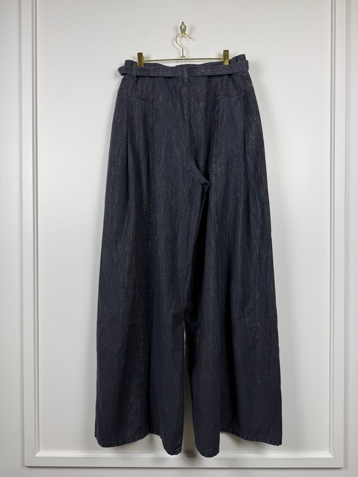 Chanel Jeans mit Glitzerstreifen – Grau – Gr. 38 DE (40 FR)