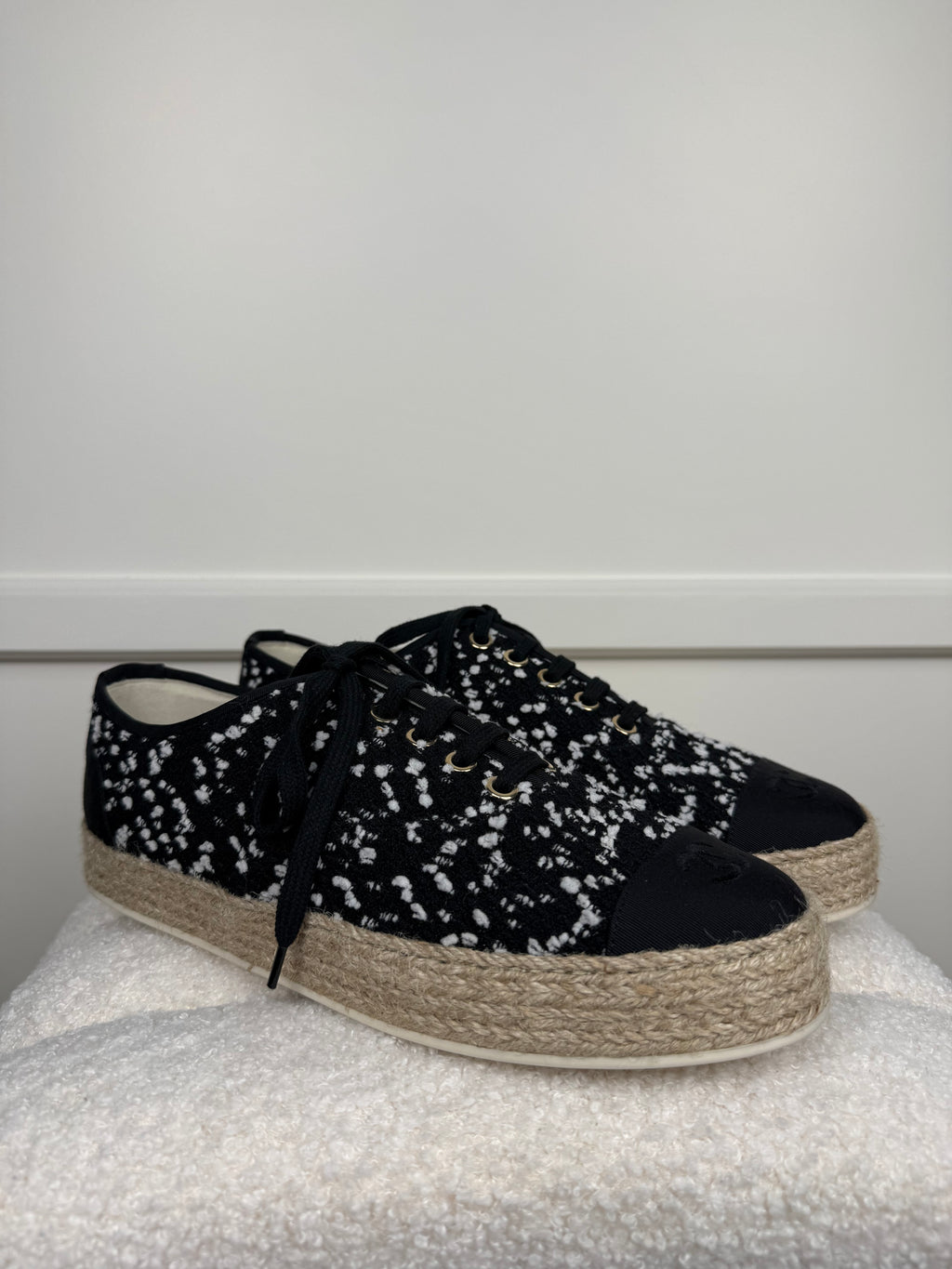 Chanel Lace Up Tweed Espadrilles Black White Sz. 40 EU