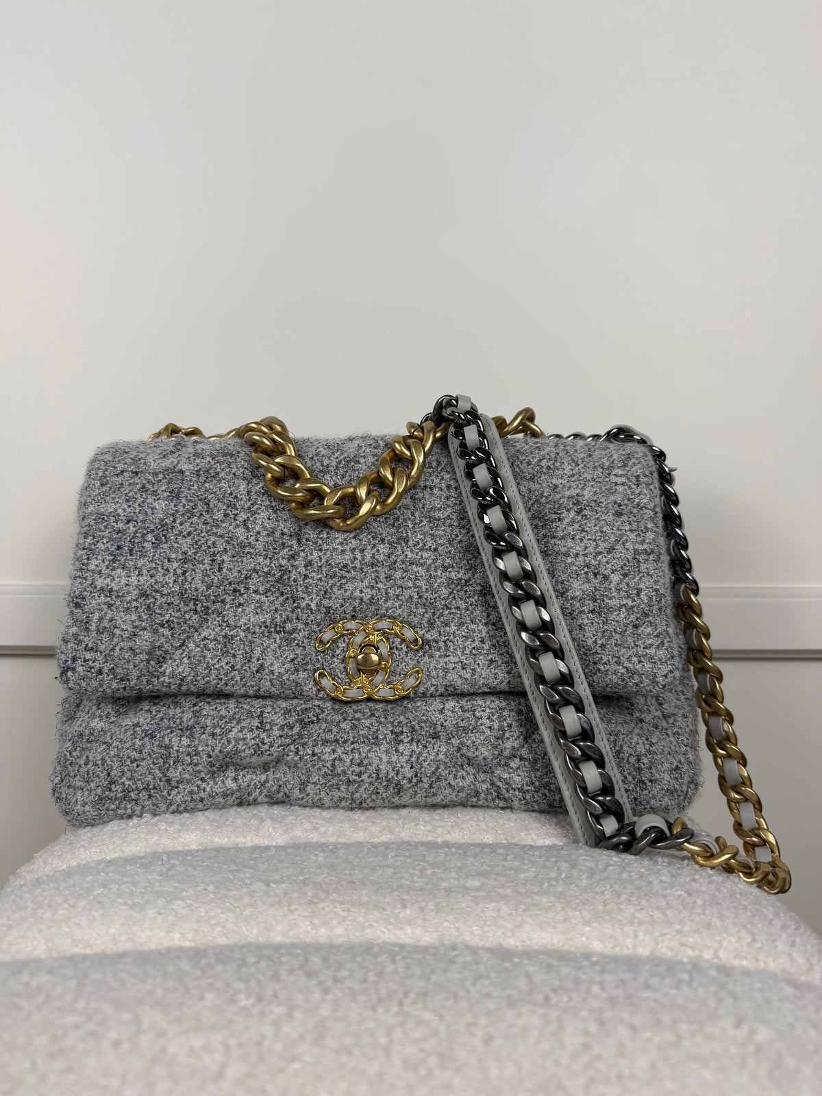 Chanel 19 Large Tweed Tasche – Grau