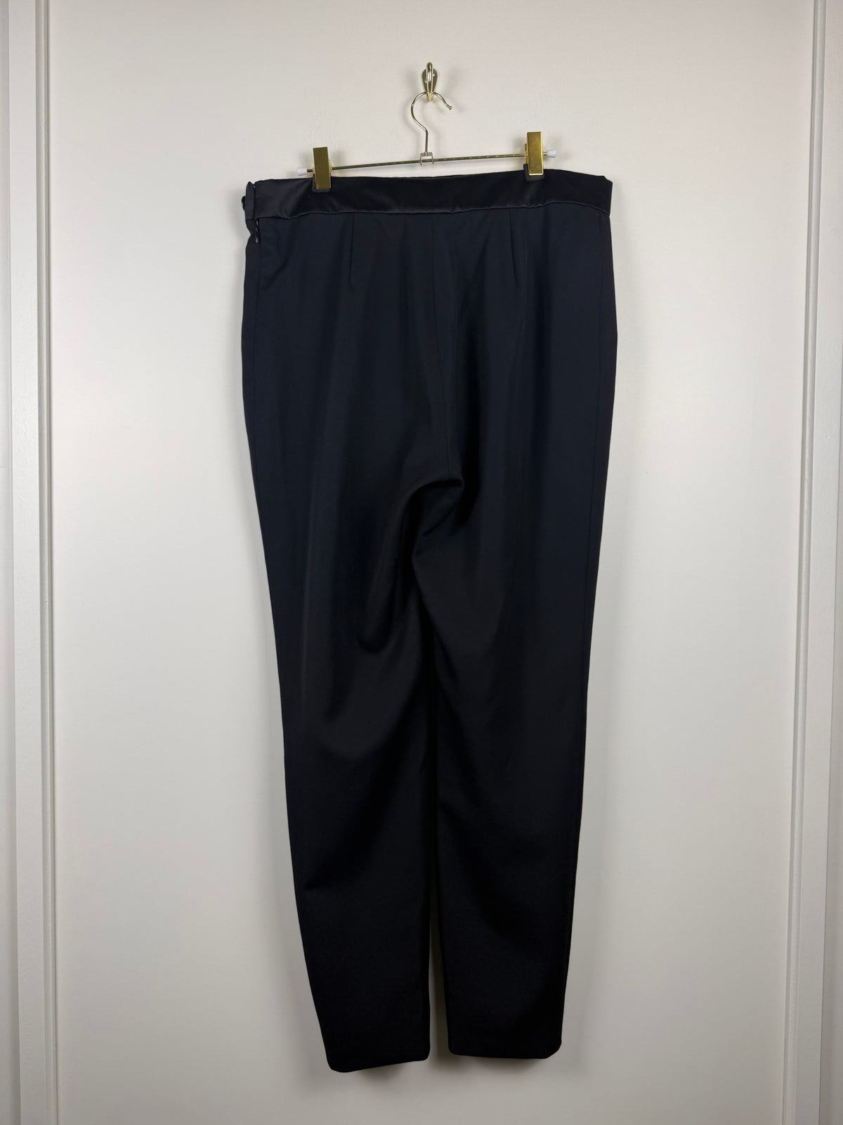 Chanel 2022 Black Pants with Satin Detail Sz. 44 DE