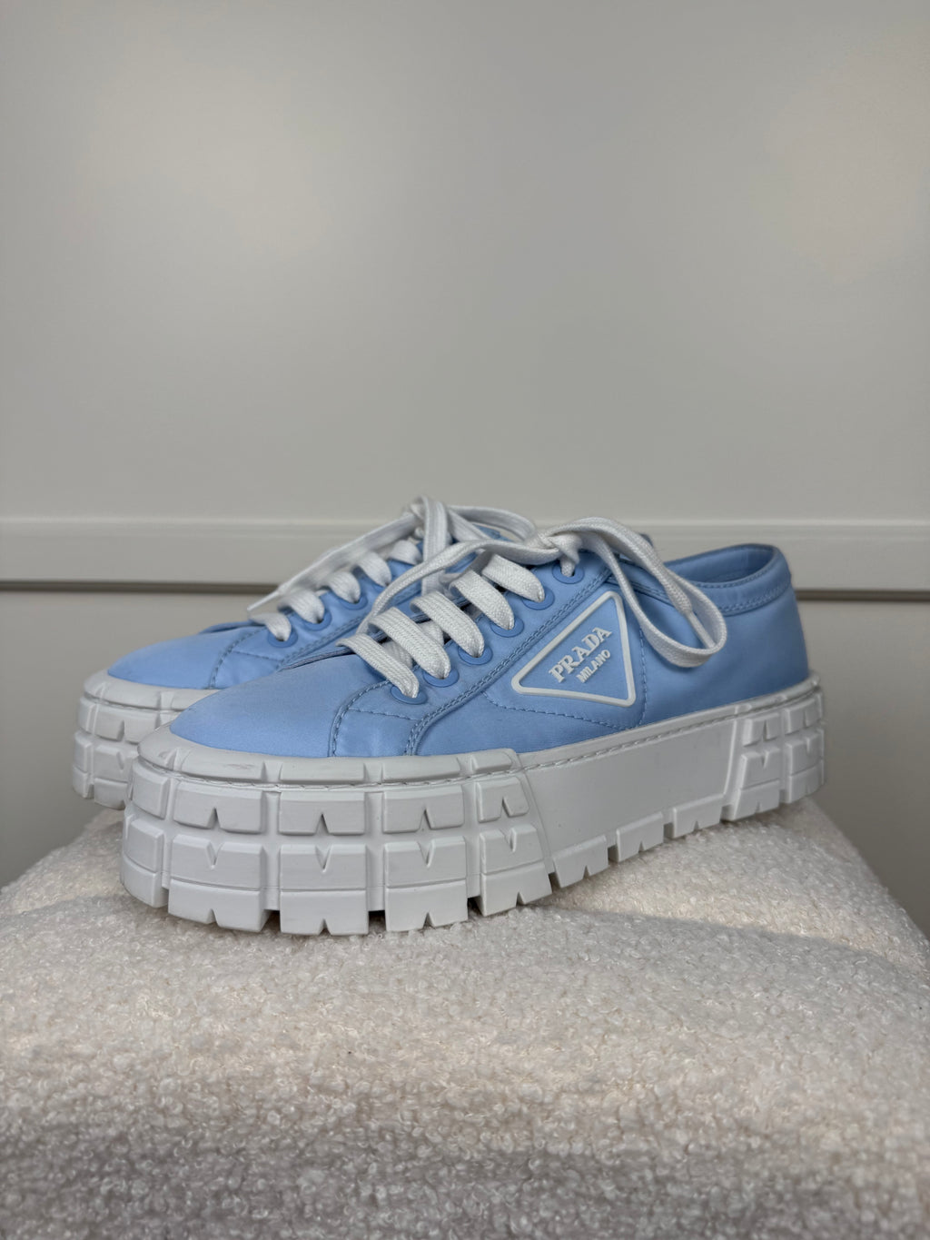 Prada Nylon Sneakers – Hellblau – Gr. 39.5