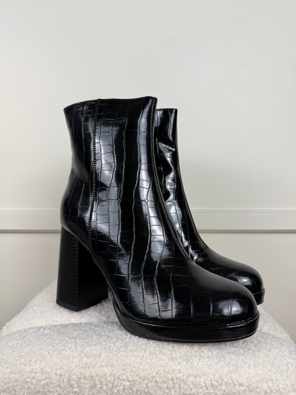 Vero Moda Stiefel aus geprägtem Lack – Schwarz – Gr. 39 EU