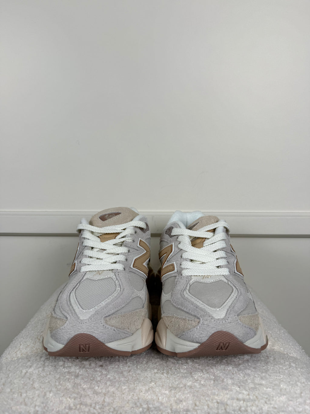 New Balance 9060 Sneakers – Beige/Weiss – Gr. 38.5 EU
