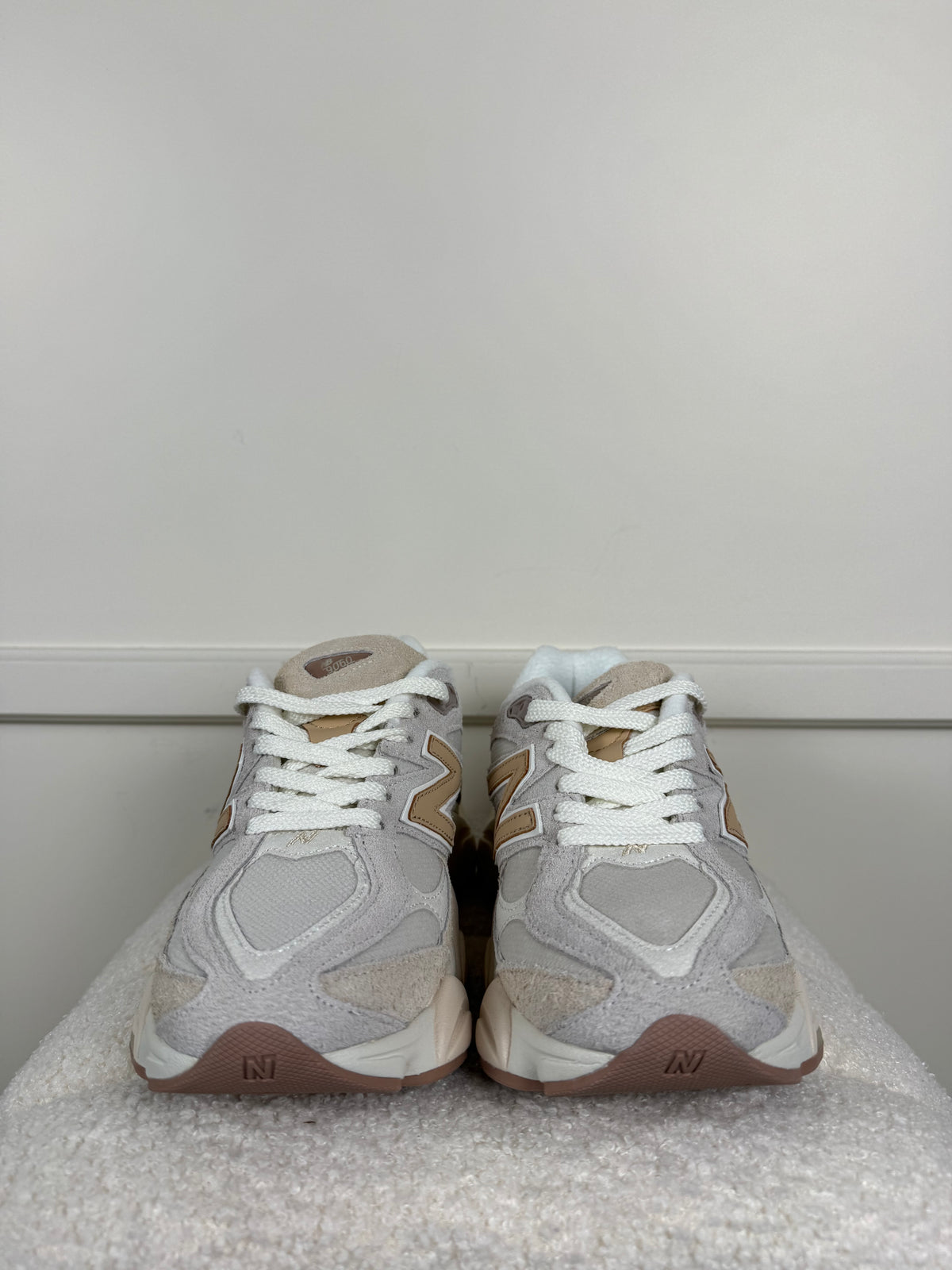 New Balance 9060 Sneakers – Beige/Weiss – Gr. 38.5 EU