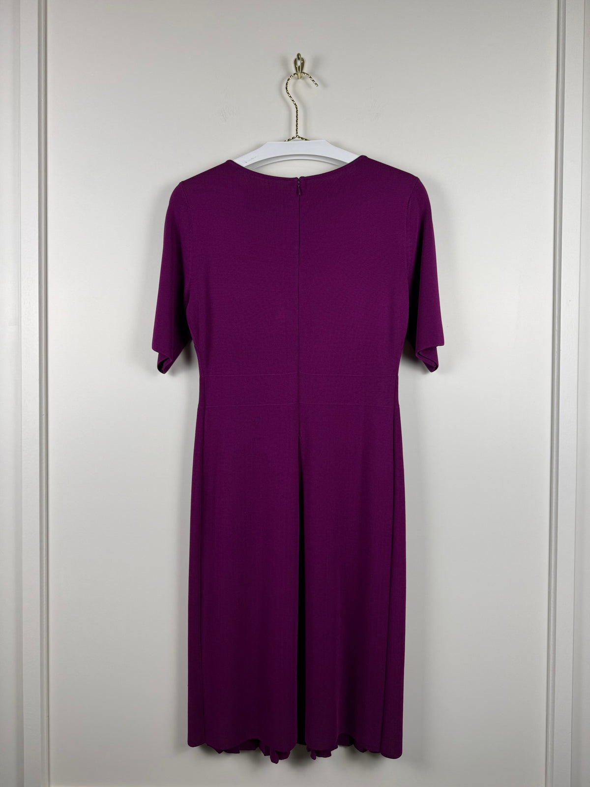 St. John Strickkleid mit Plisseerock – Violett – Gr. 40 DE (US 10)