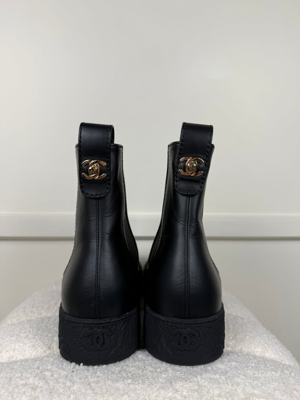 Chanel Chelsea-Stiefel aus Leder – Schwarz – Gr. 40 EU
