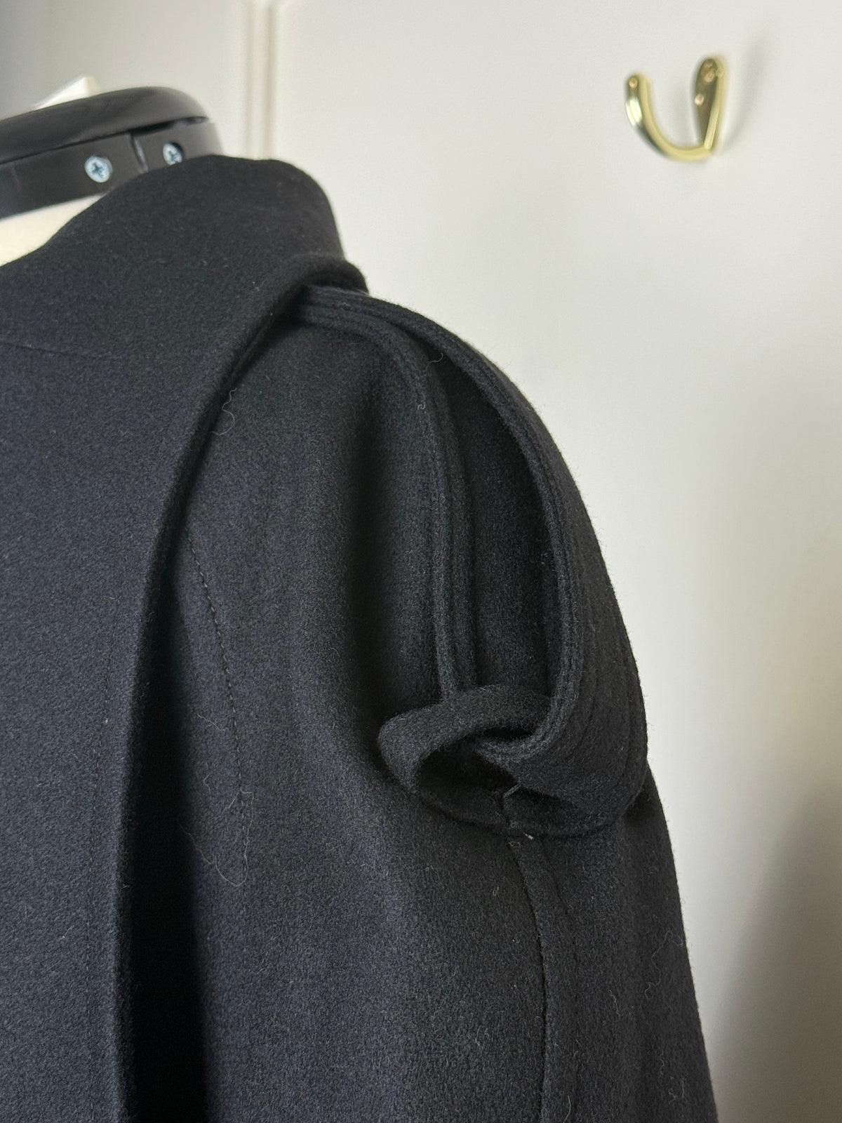 Courrèges Oblique Woll Mantel – Schwarz – Gr. S