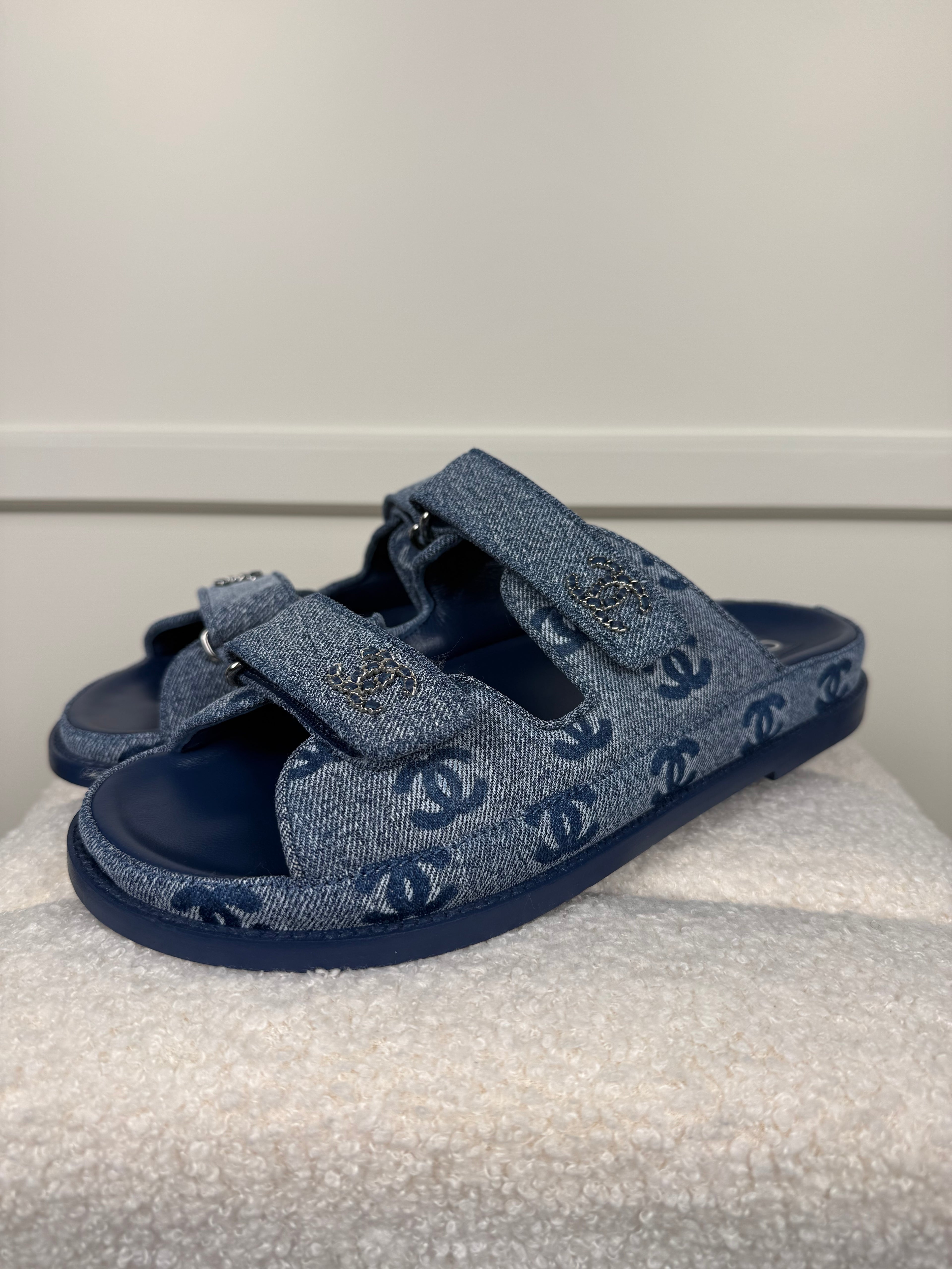 Chanel Denim Sandalen – Hellblau – Gr. 38.5