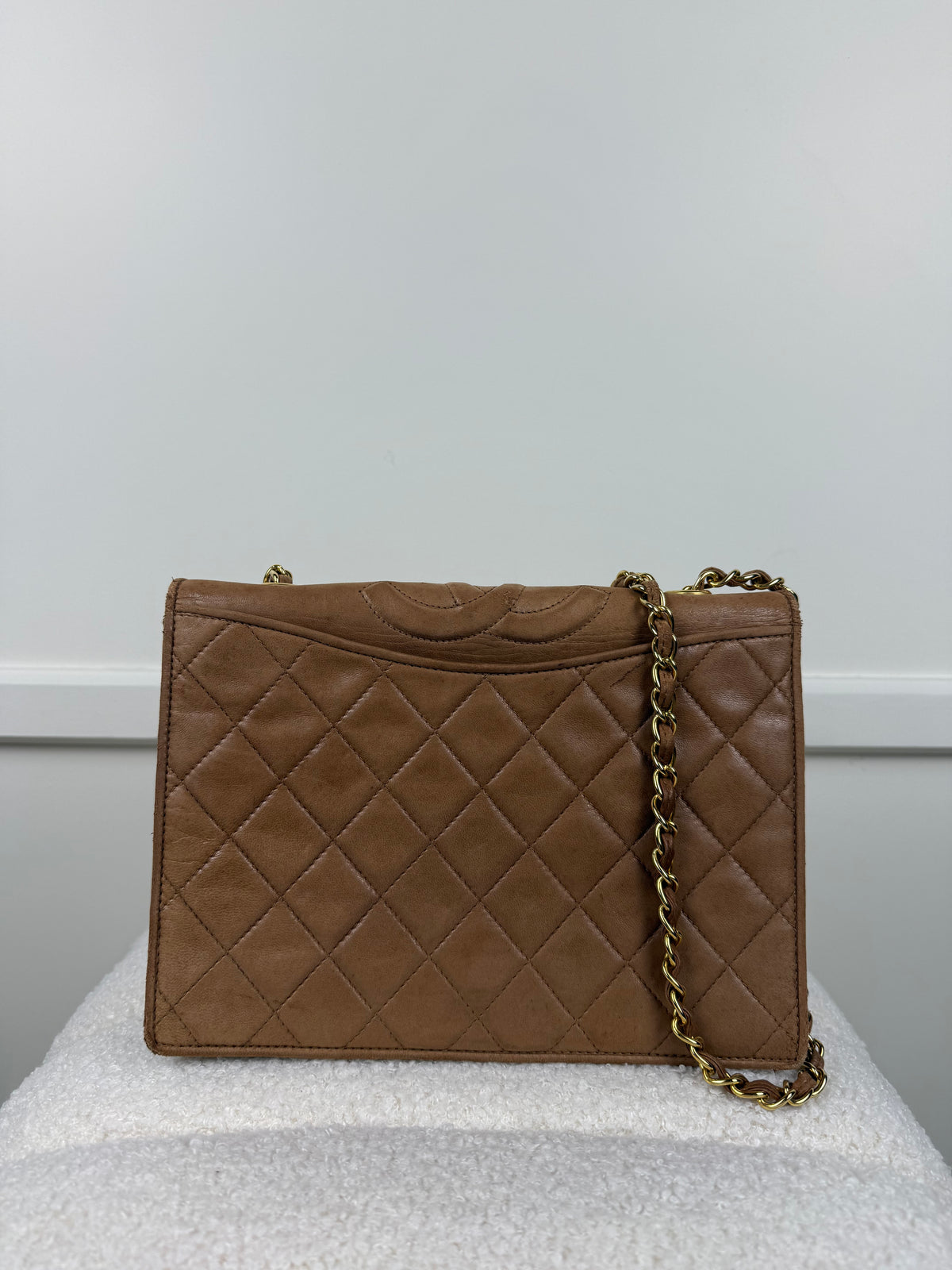 Chanel Vintage Schultertasche – Camel/Gold – 1989–1991