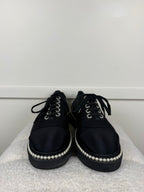 Chanel Lace-Up Schuhe mit Perlen – Schwarz – Gr. 39.5 EU