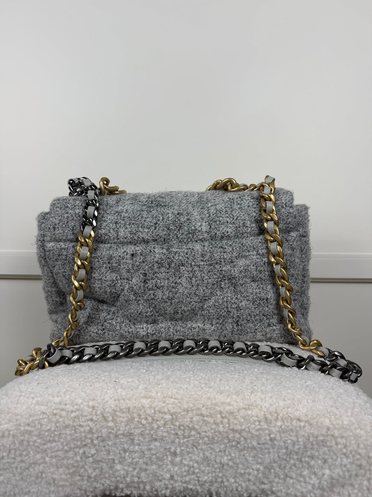 Chanel 19 Large Tweed Tasche – Grau