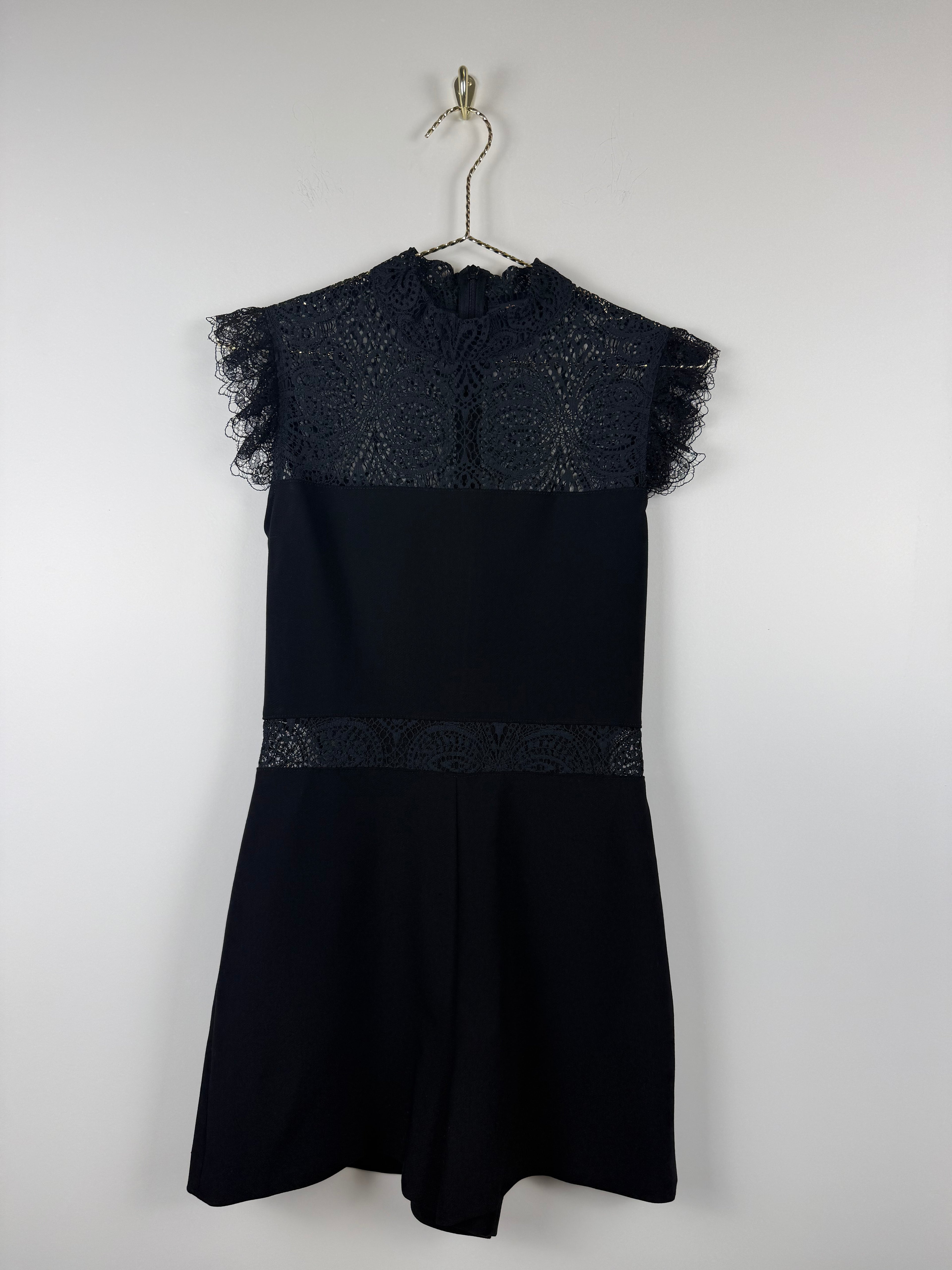 Maje Playsuit mit Spitze – Schwarz – Gr. 34 DE (36 FR)
