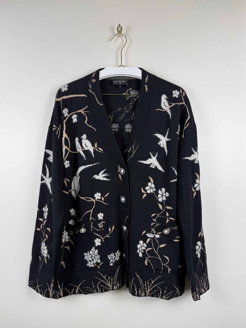 Chanel Jäcklein – Schwarz mit Vogel- & Blumenmotiven – Gr. FR 42 / DE 40