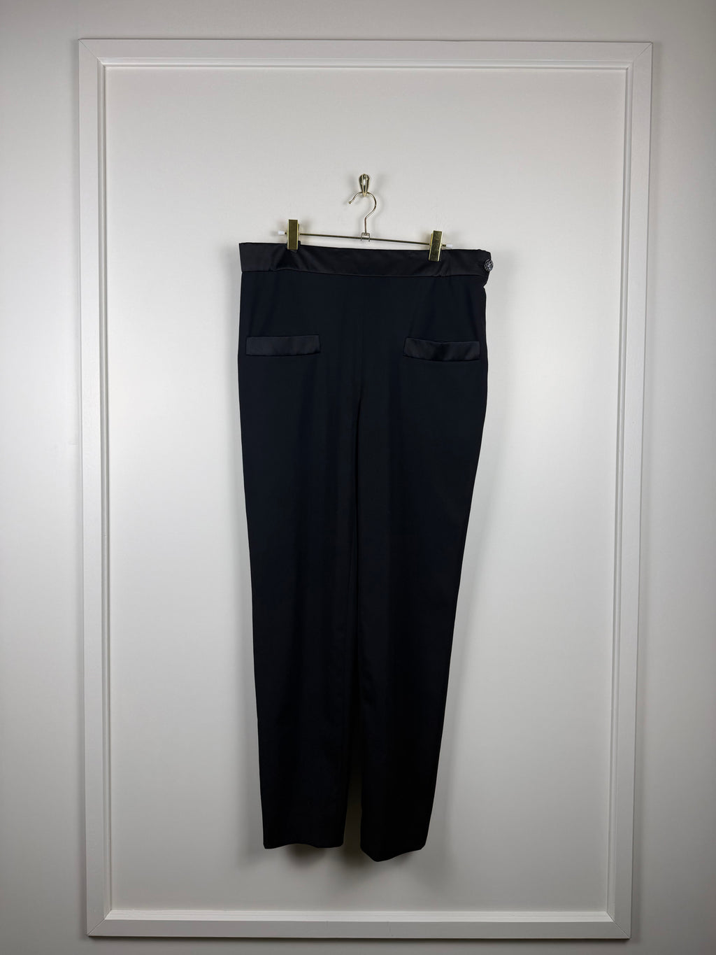 Chanel 2022 Black Pants with Satin Detail Size 44 DE