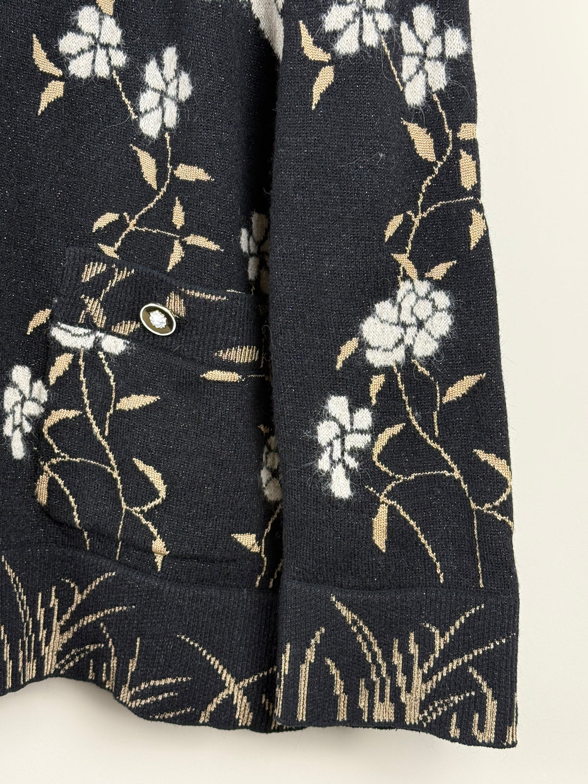 Chanel Jäcklein – Schwarz mit Vogel- & Blumenmotiven – Gr. FR 42 / DE 40