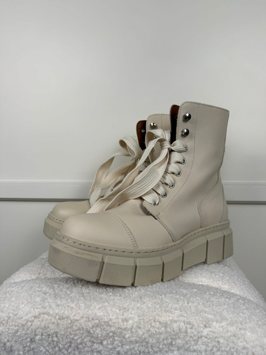 Aloha Schnürstiefel – Creme – Gr. 39 DE